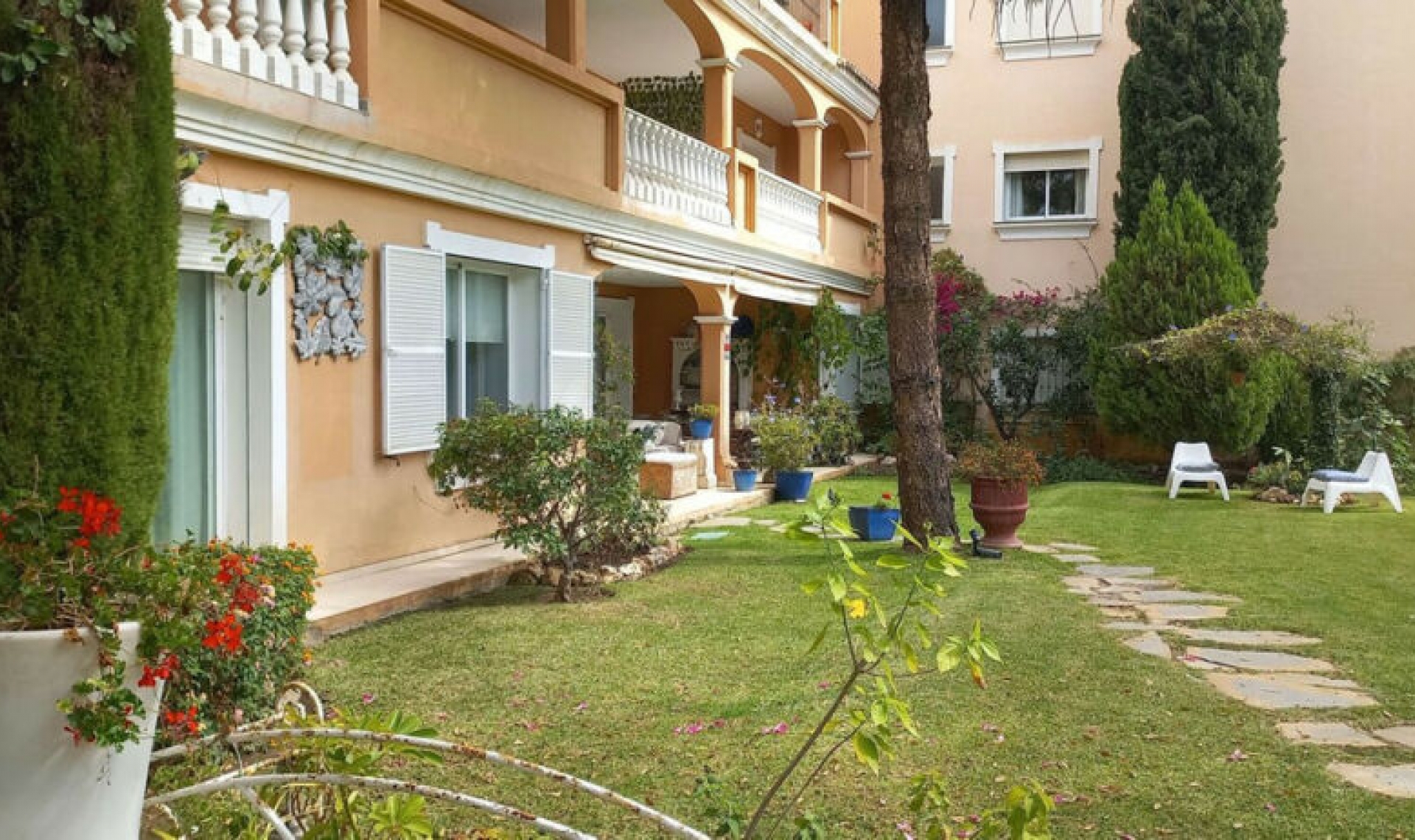 Resale - Apartment -
Estepona
