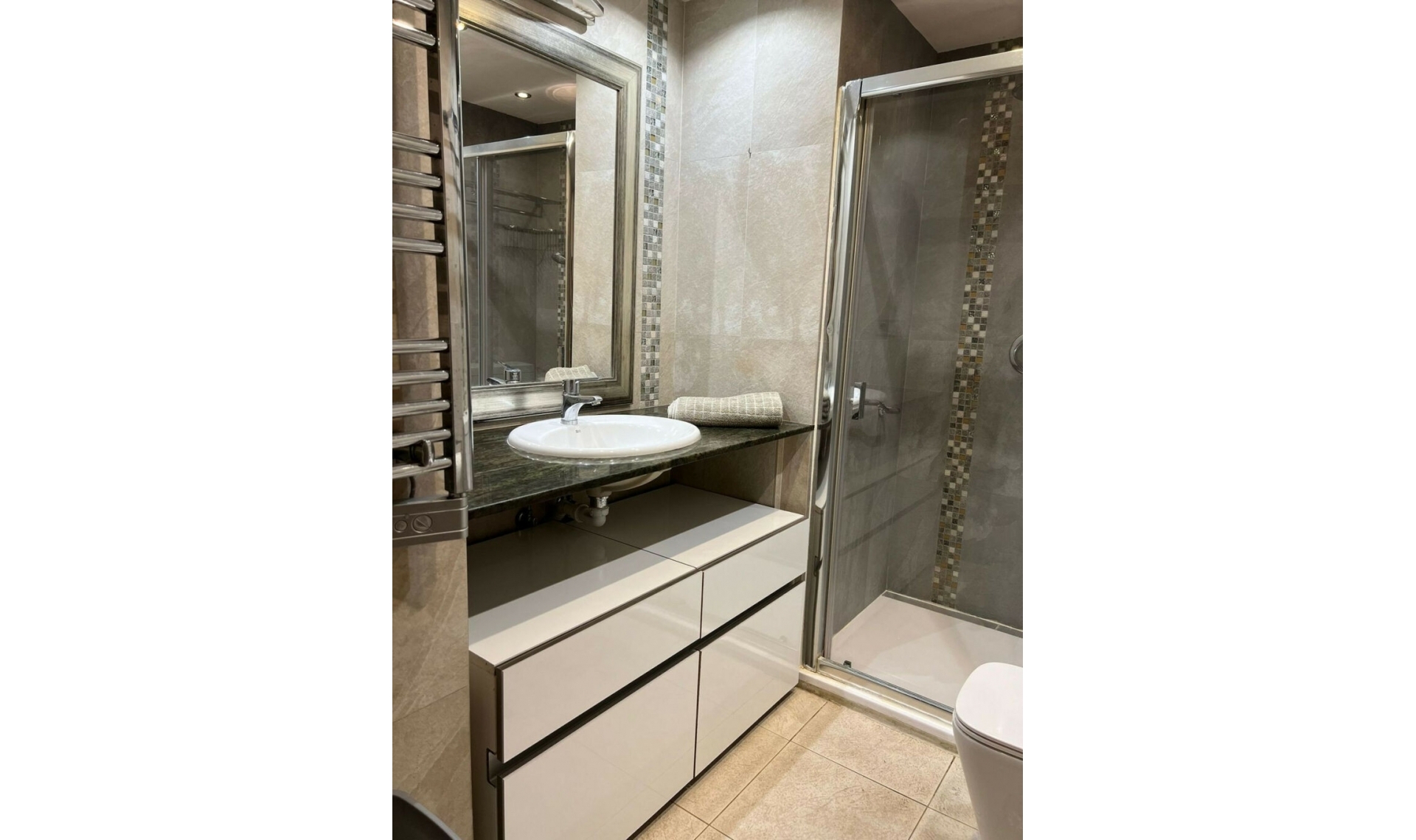 Resale - Apartment -
Estepona