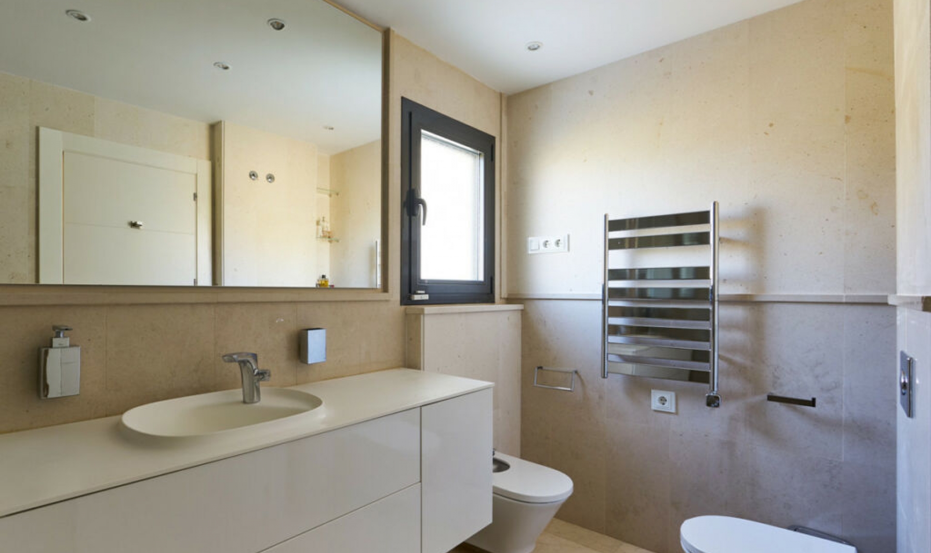 Resale - Apartment -
Estepona
