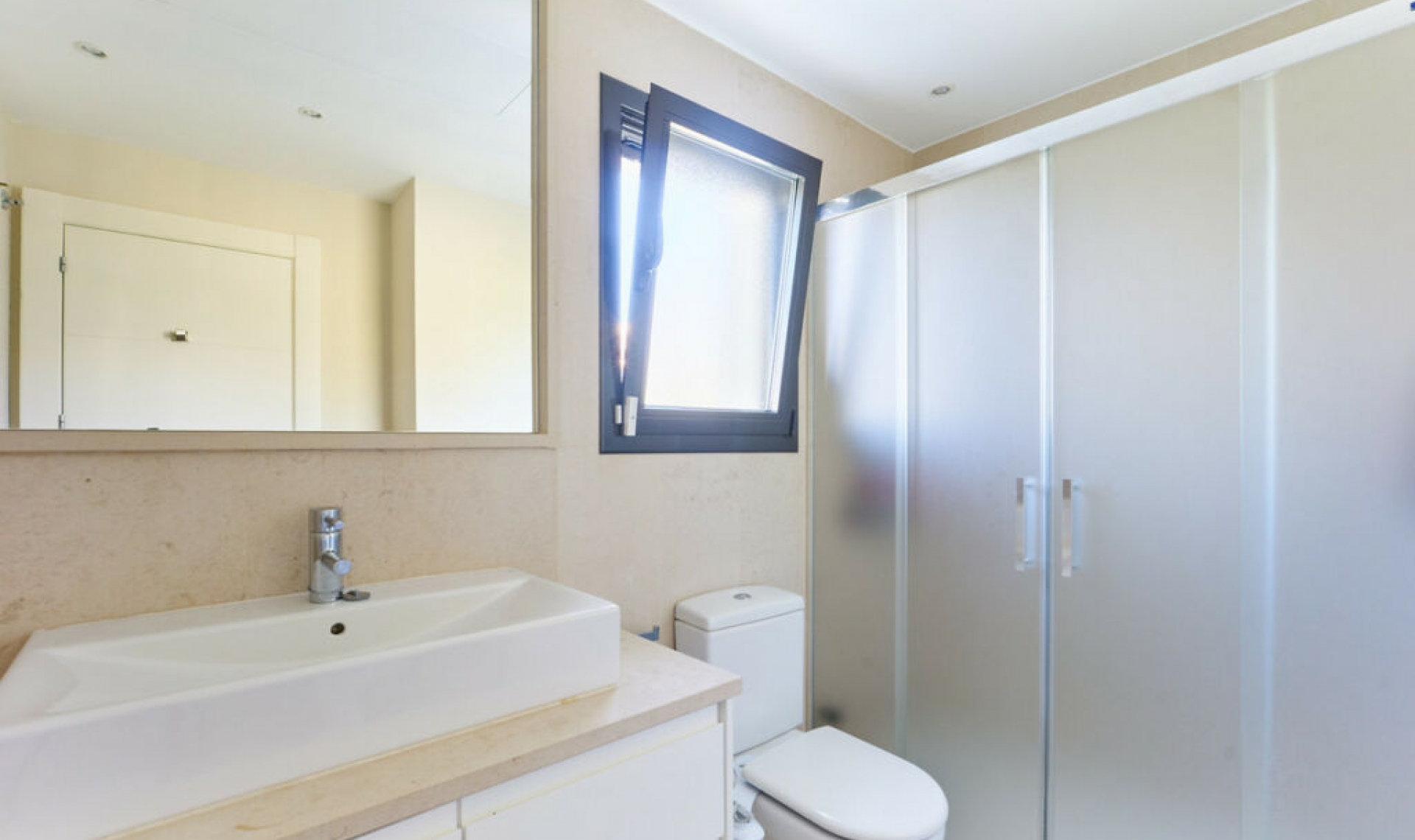 Resale - Apartment -
Estepona