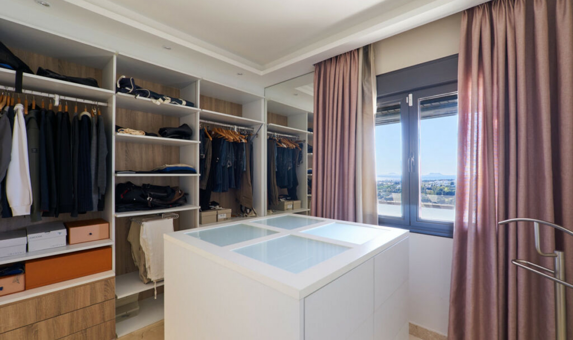 Resale - Apartment -
Estepona
