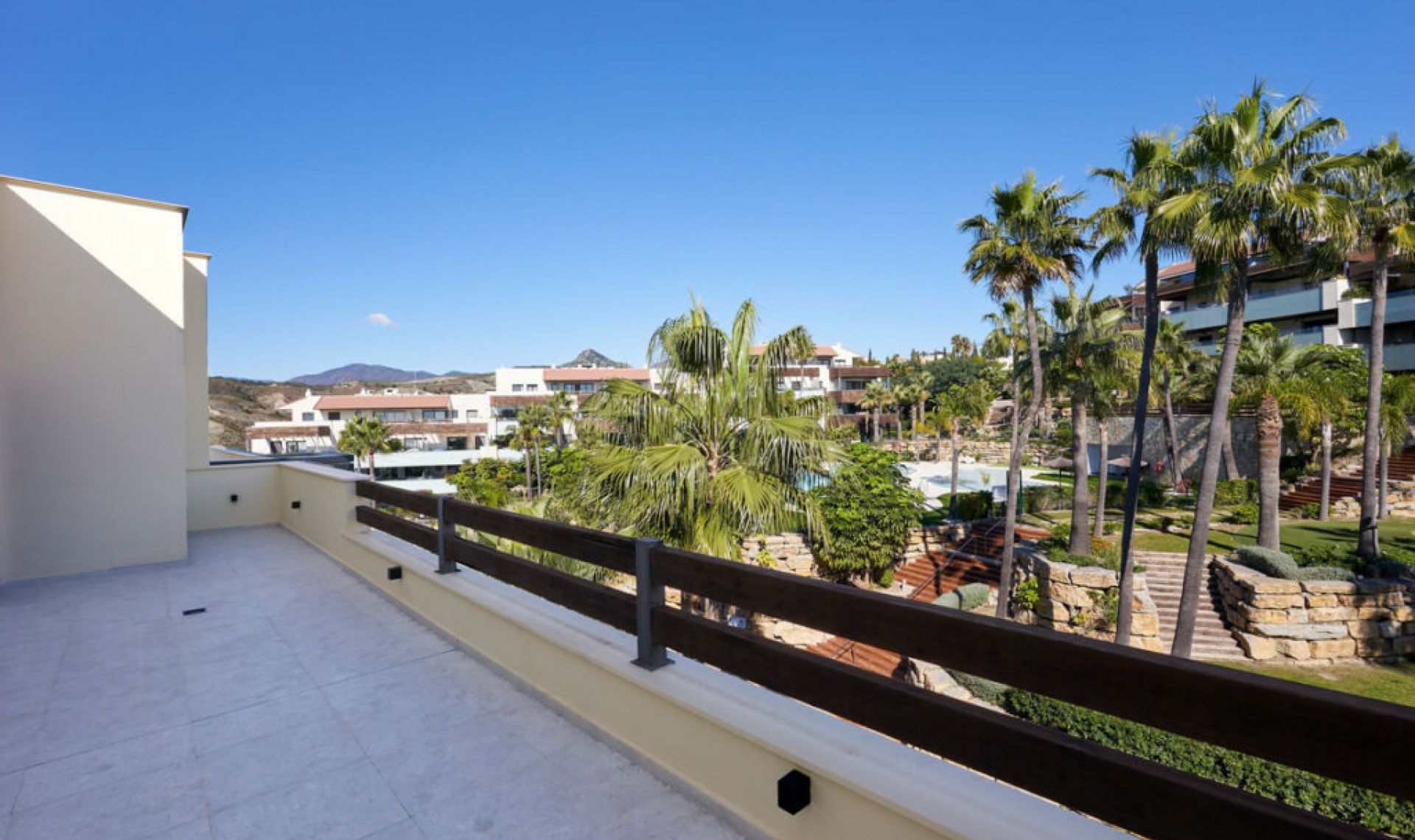Resale - Apartment -
Estepona