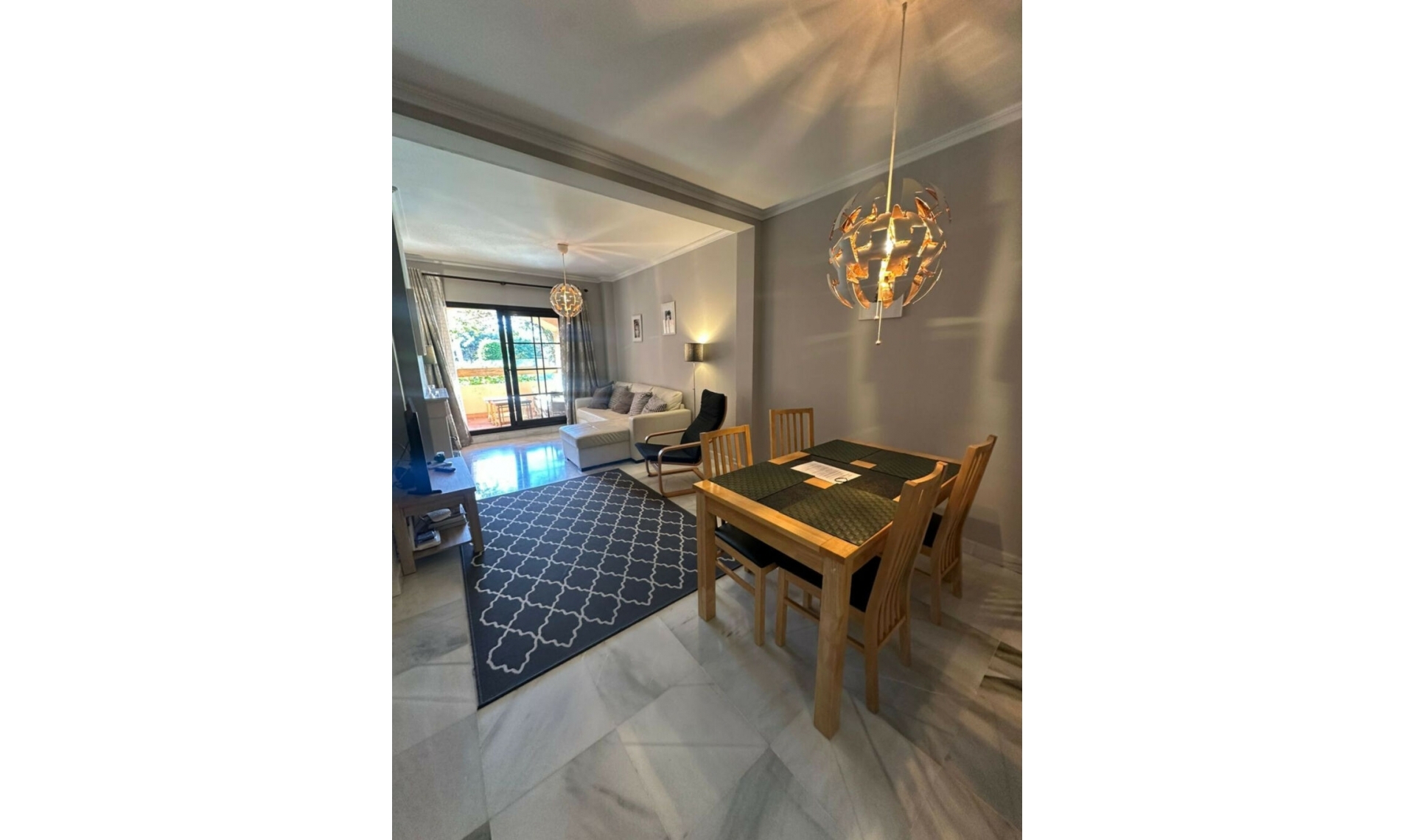 Resale - Apartment -
Estepona