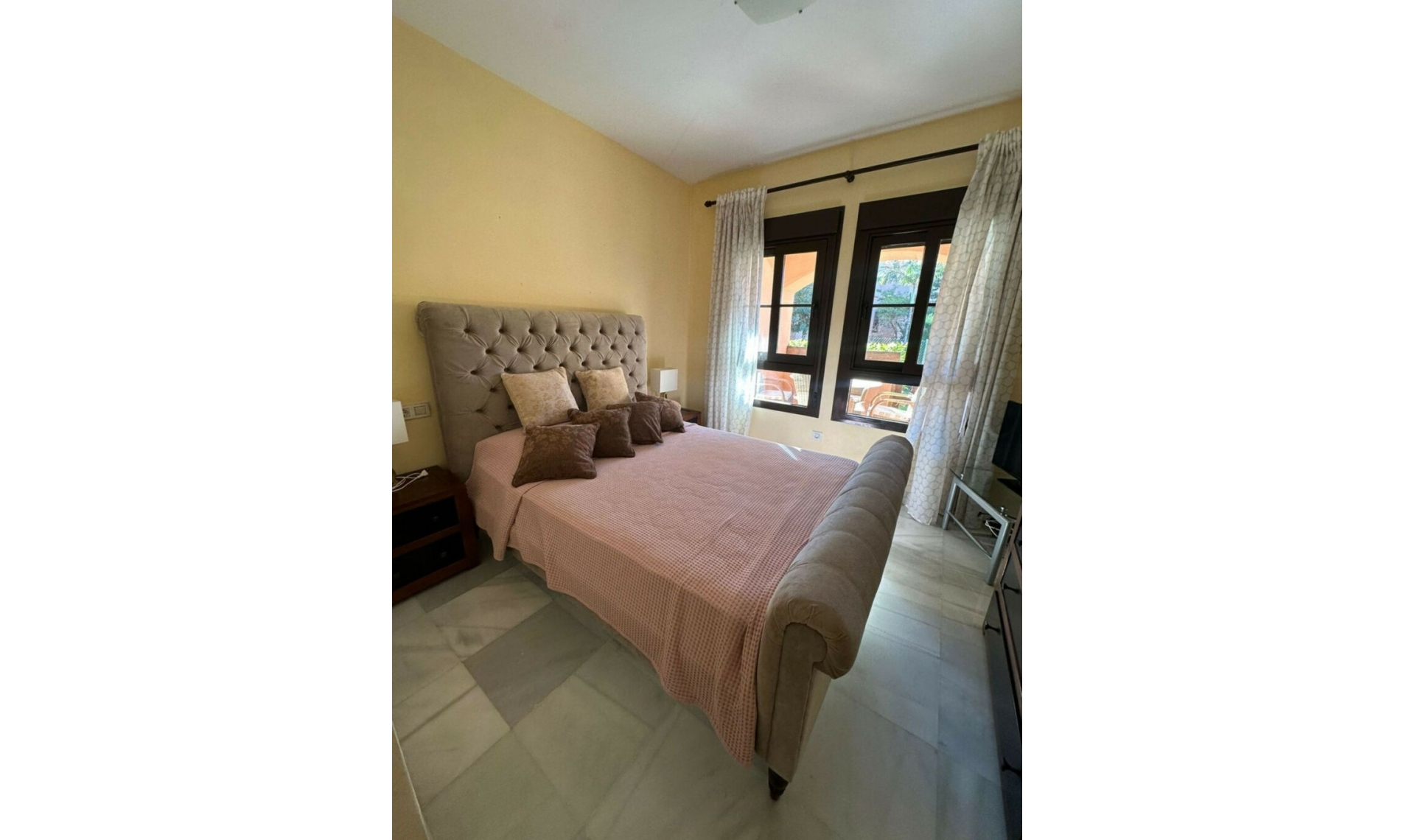 Resale - Apartment -
Estepona