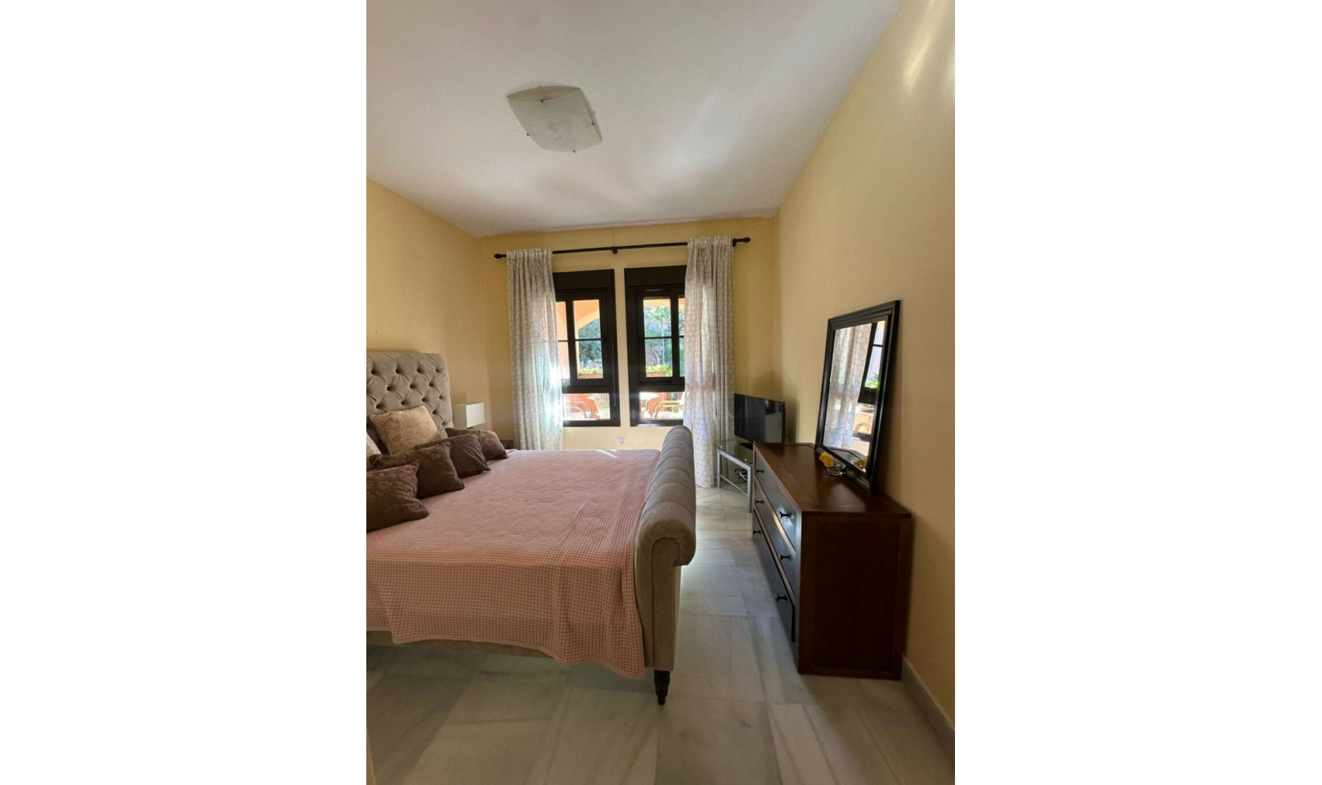 Resale - Apartment -
Estepona