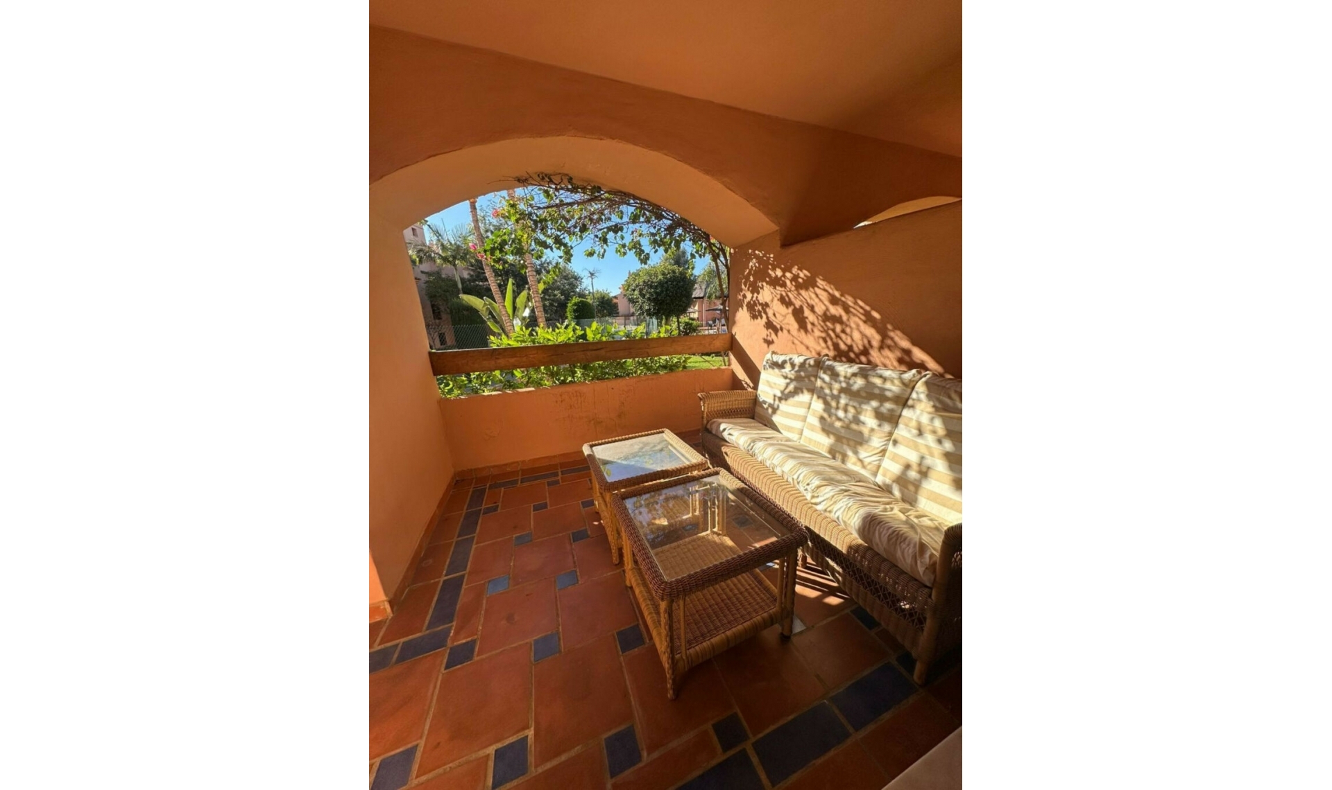 Resale - Apartment -
Estepona