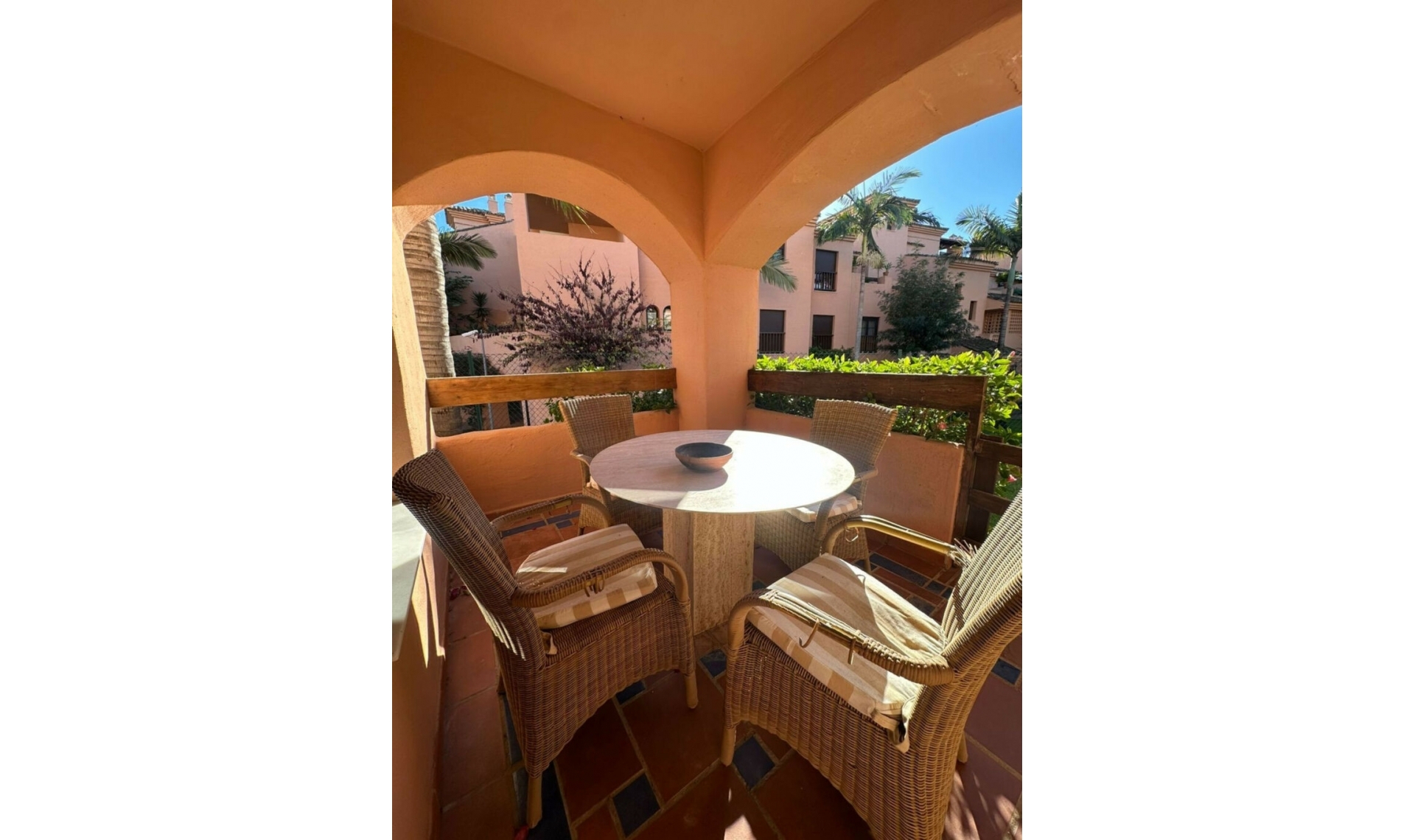 Resale - Apartment -
Estepona