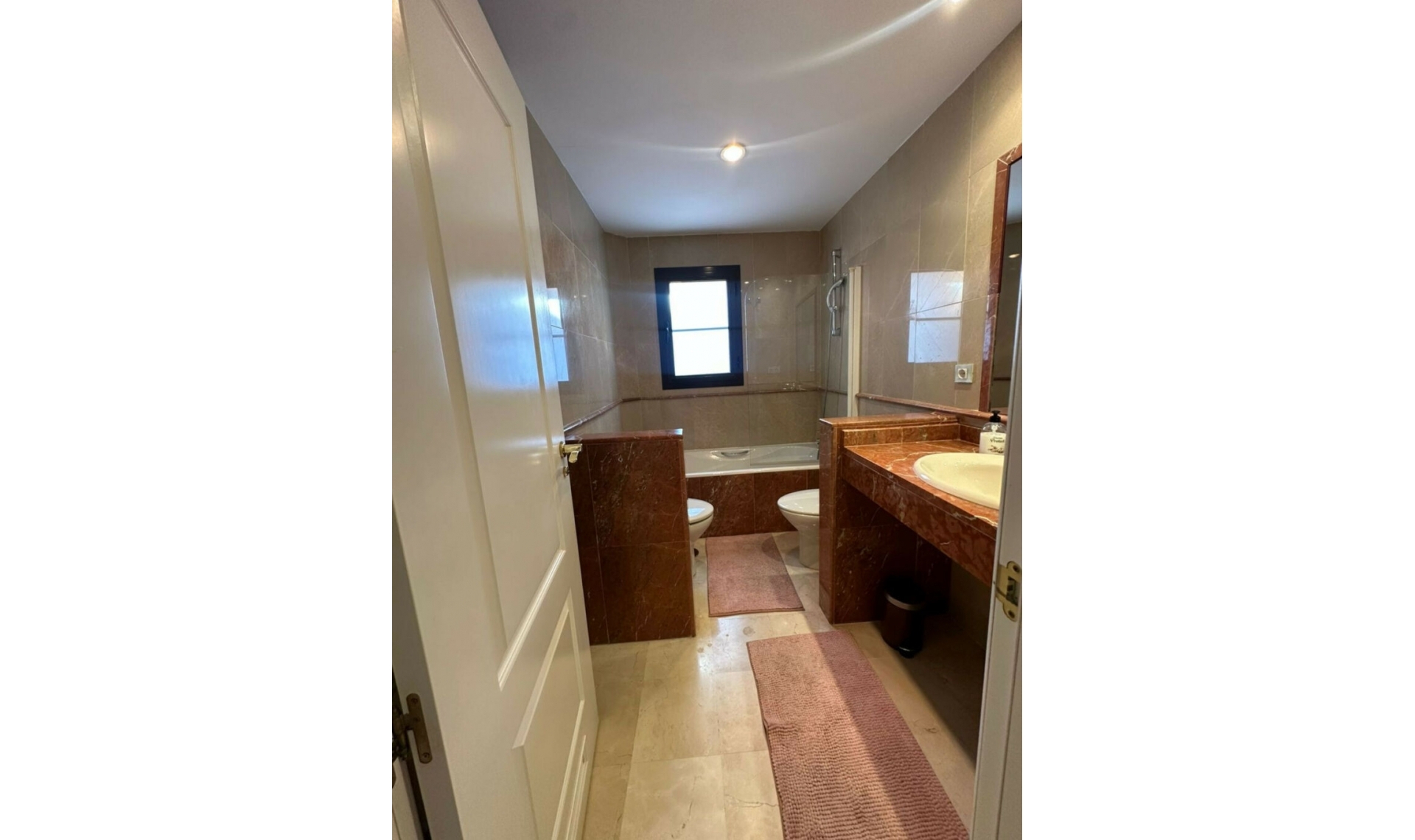 Resale - Apartment -
Estepona