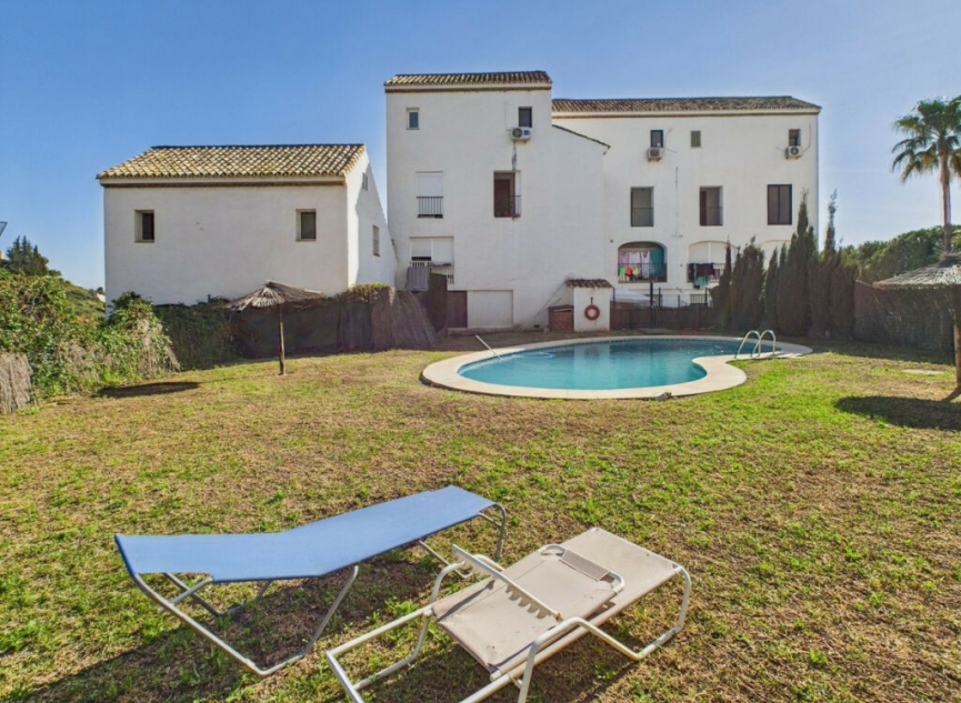 Resale - Apartment -
Estepona