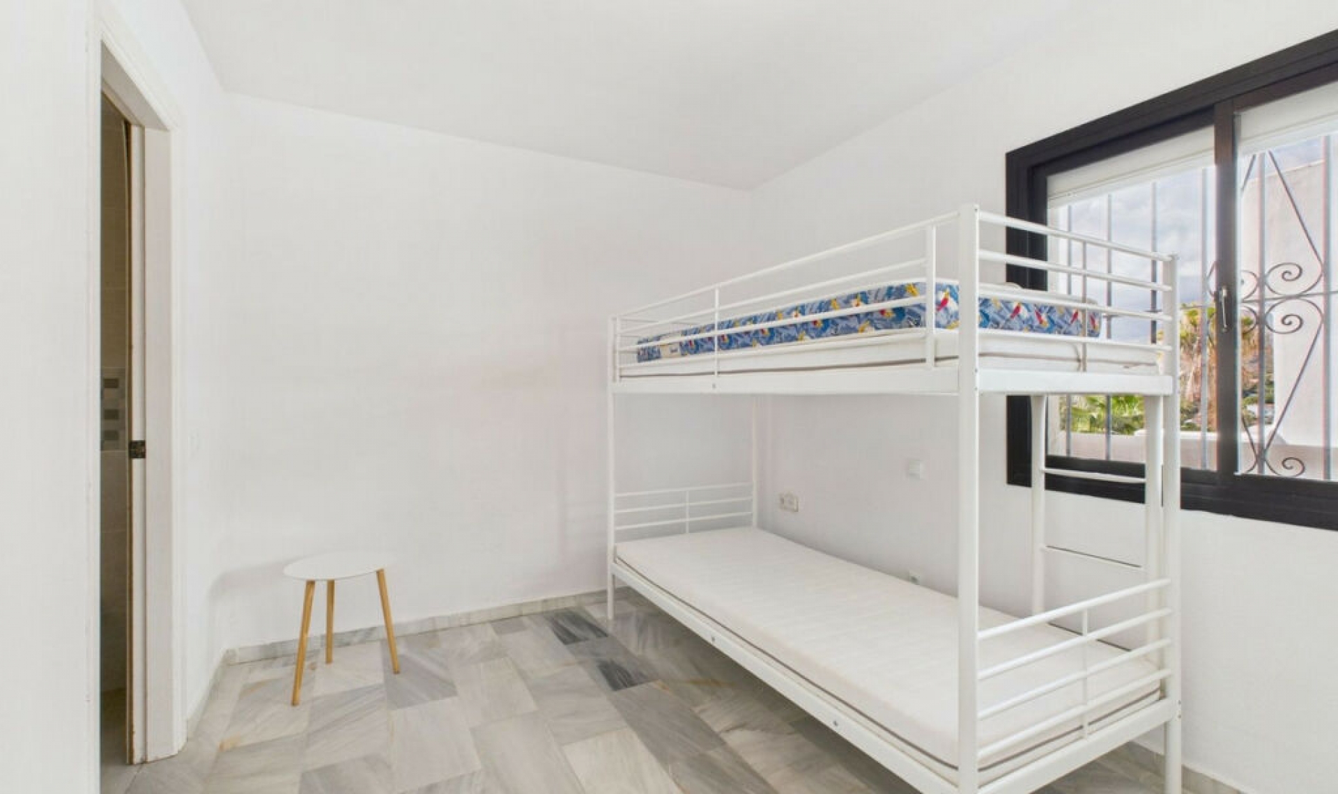 Resale - Apartment -
Estepona