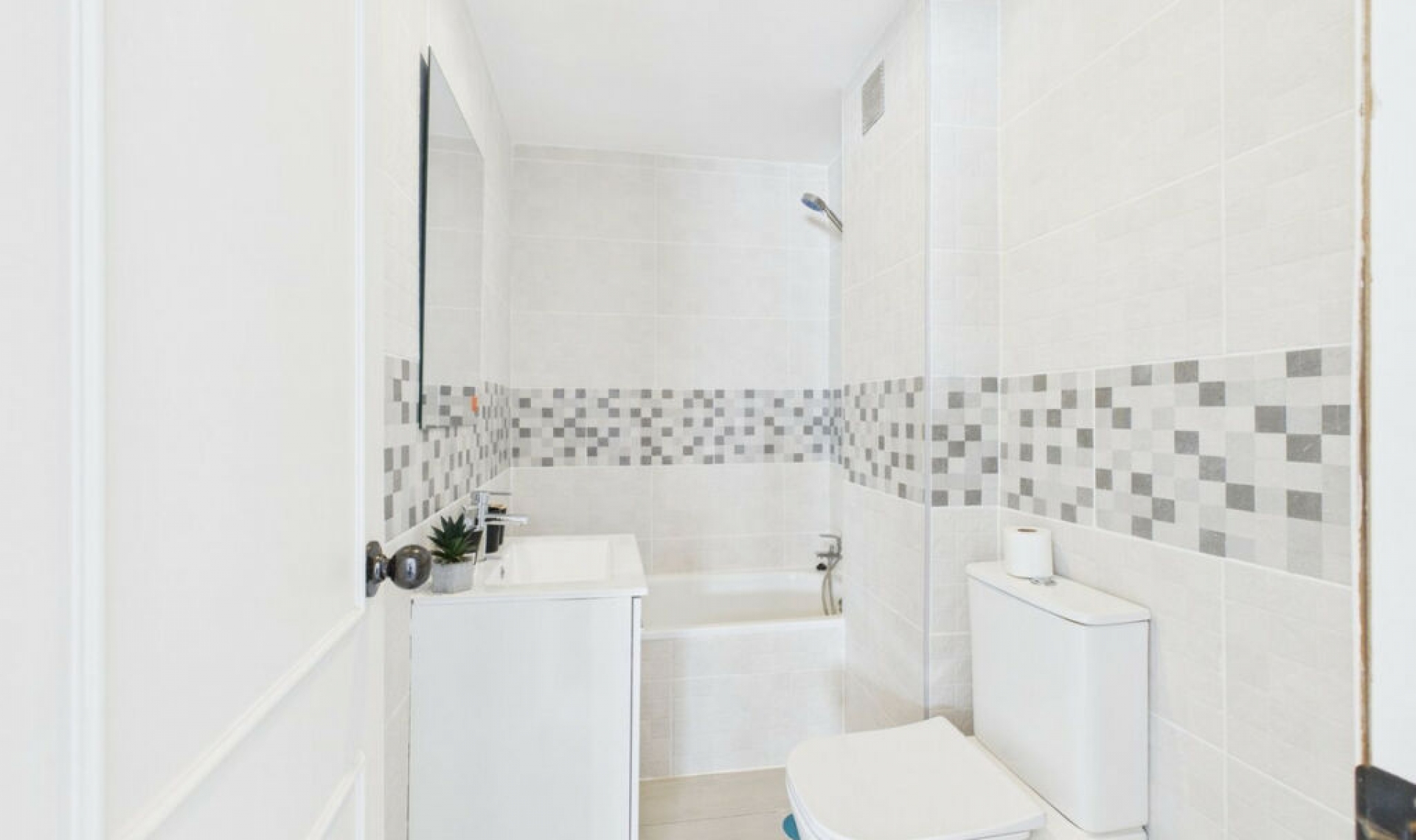 Resale - Apartment -
Estepona