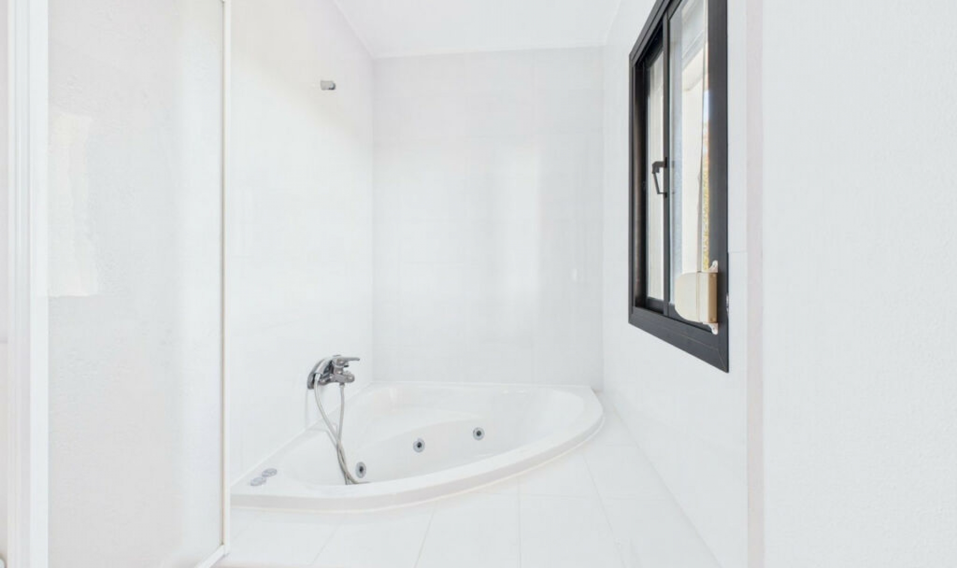 Resale - Apartment -
Estepona