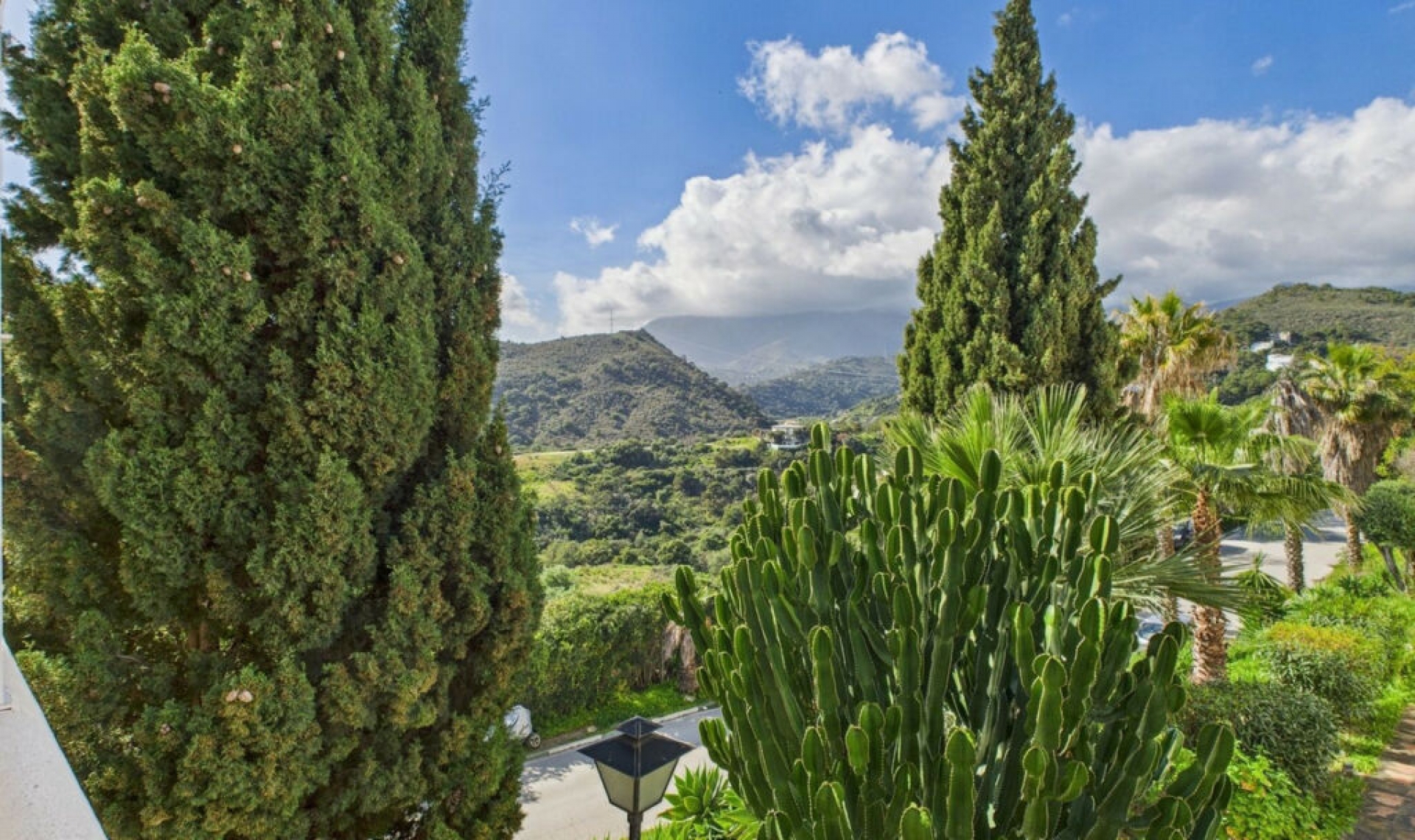 Resale - Apartment -
Estepona