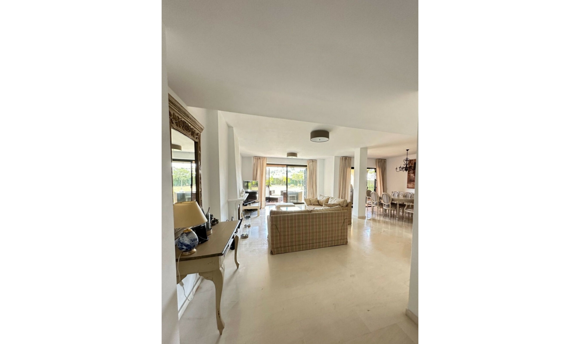 Resale - Apartment -
Estepona