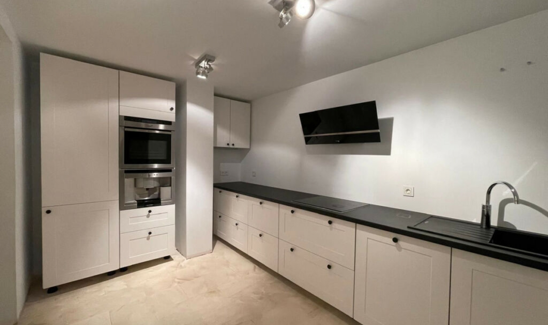 Resale - Apartment -
Estepona
