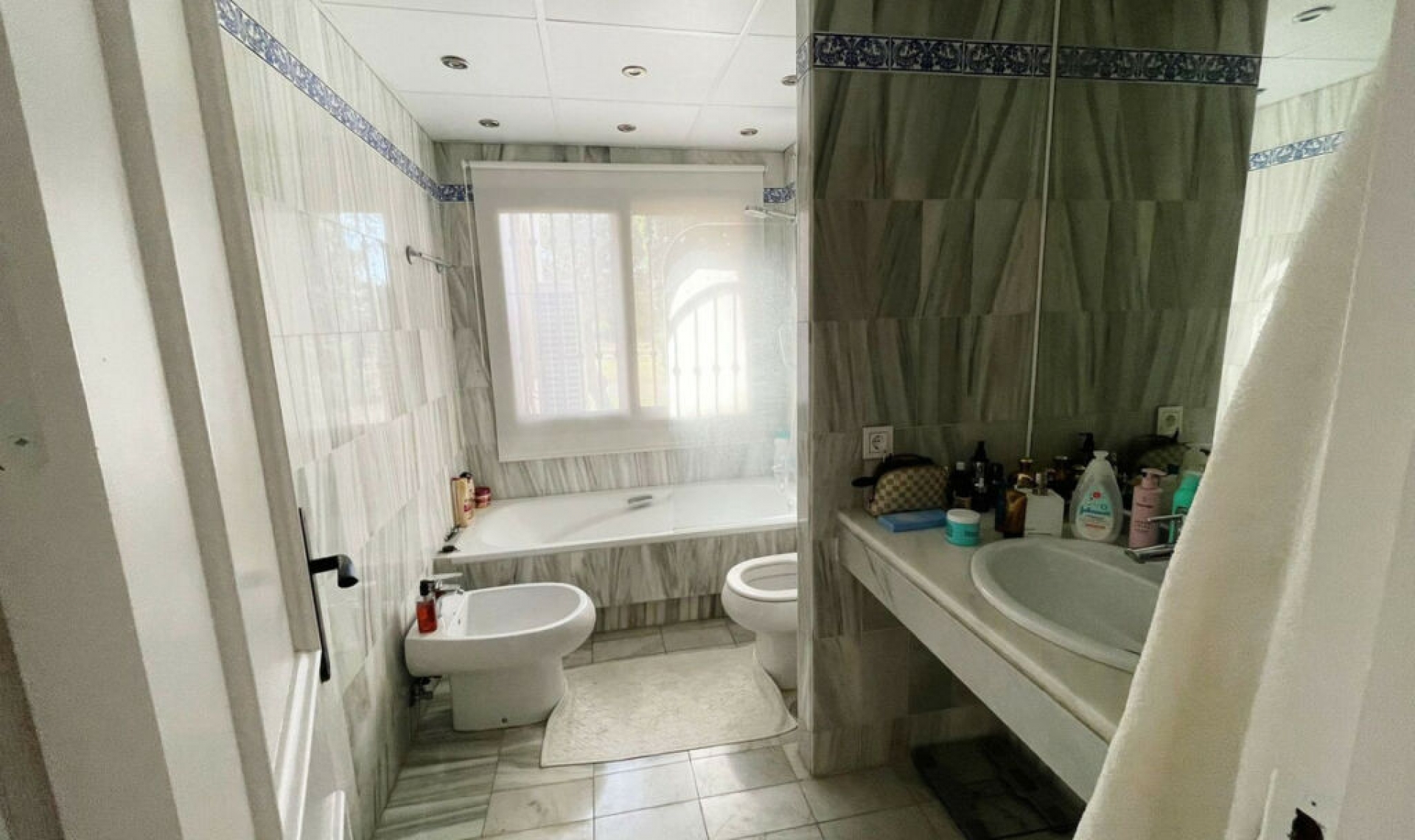 Resale - Apartment -
Estepona
