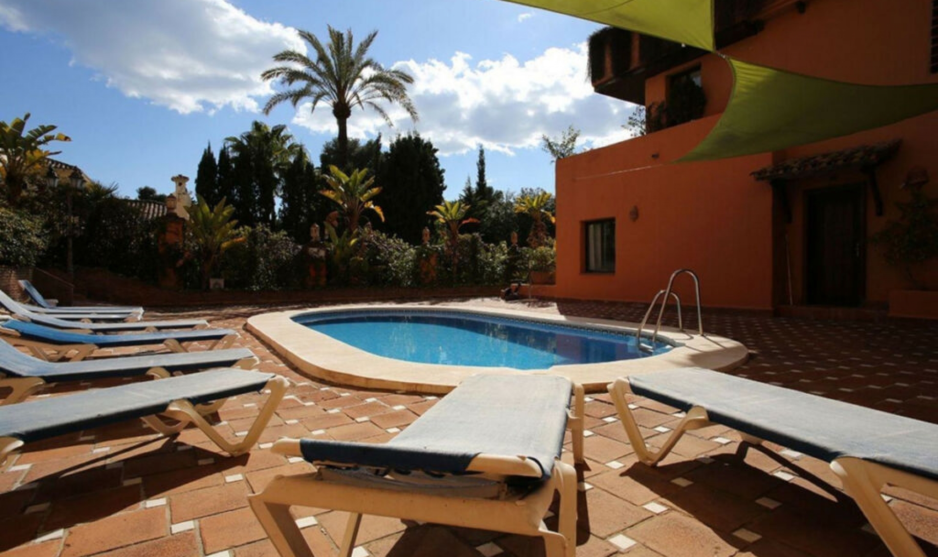 Resale - Apartment -
Estepona