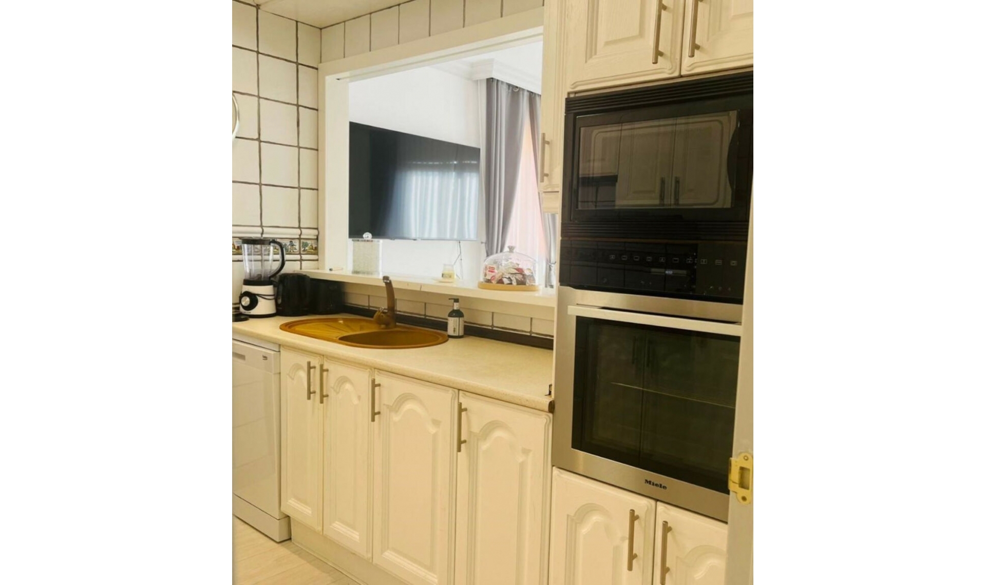 Resale - Apartment -
Estepona