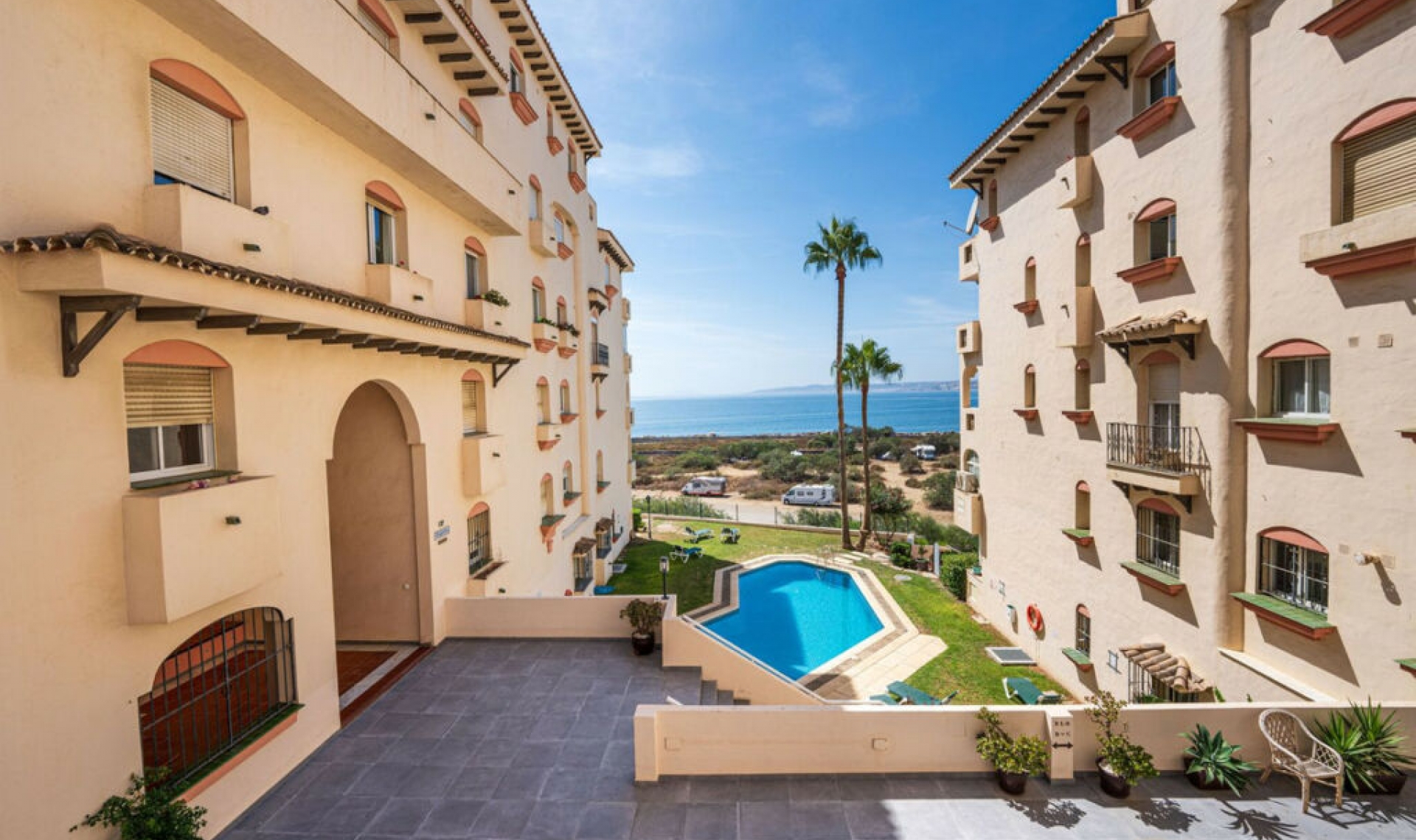 Resale - Apartment -
Estepona