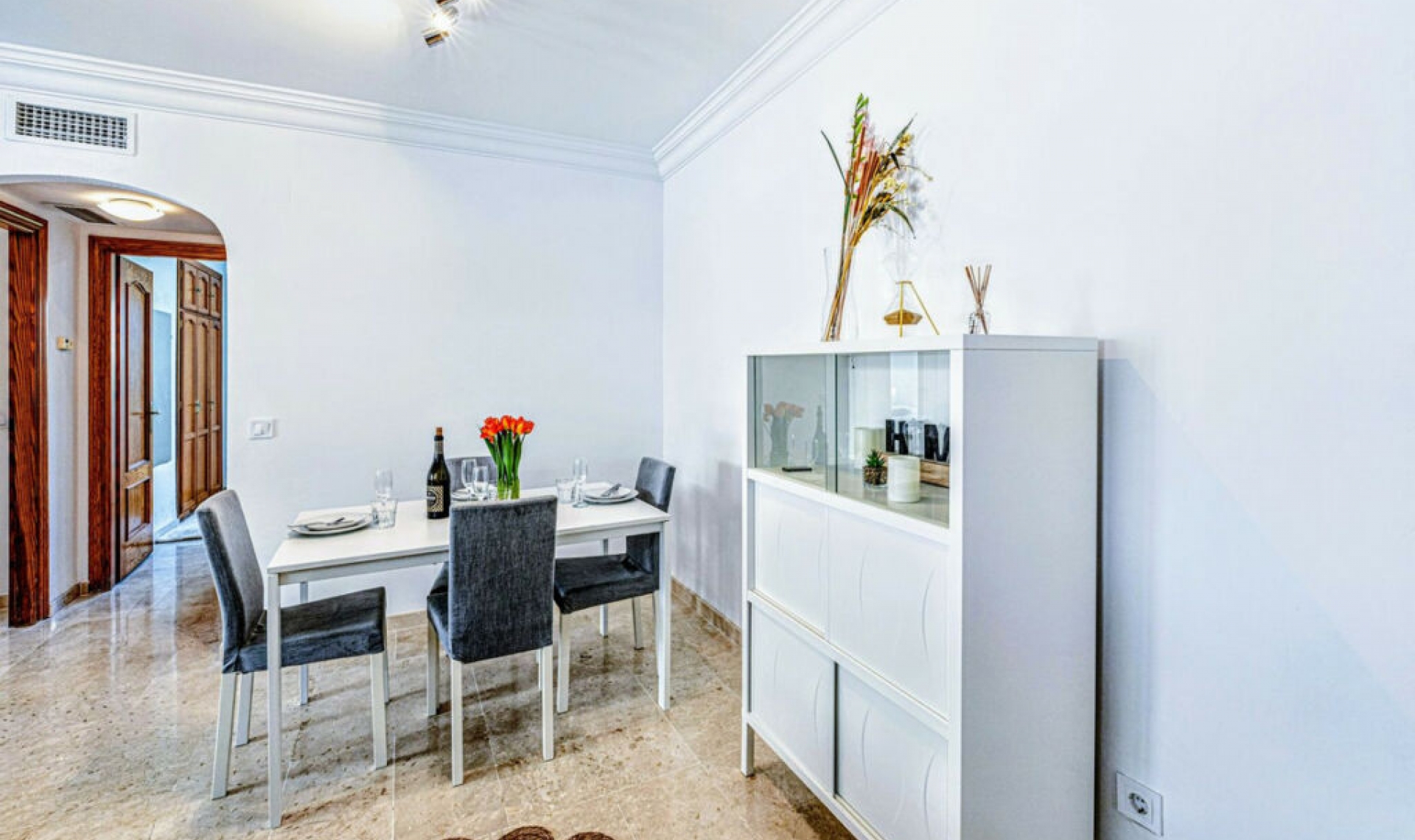 Resale - Apartment -
Estepona