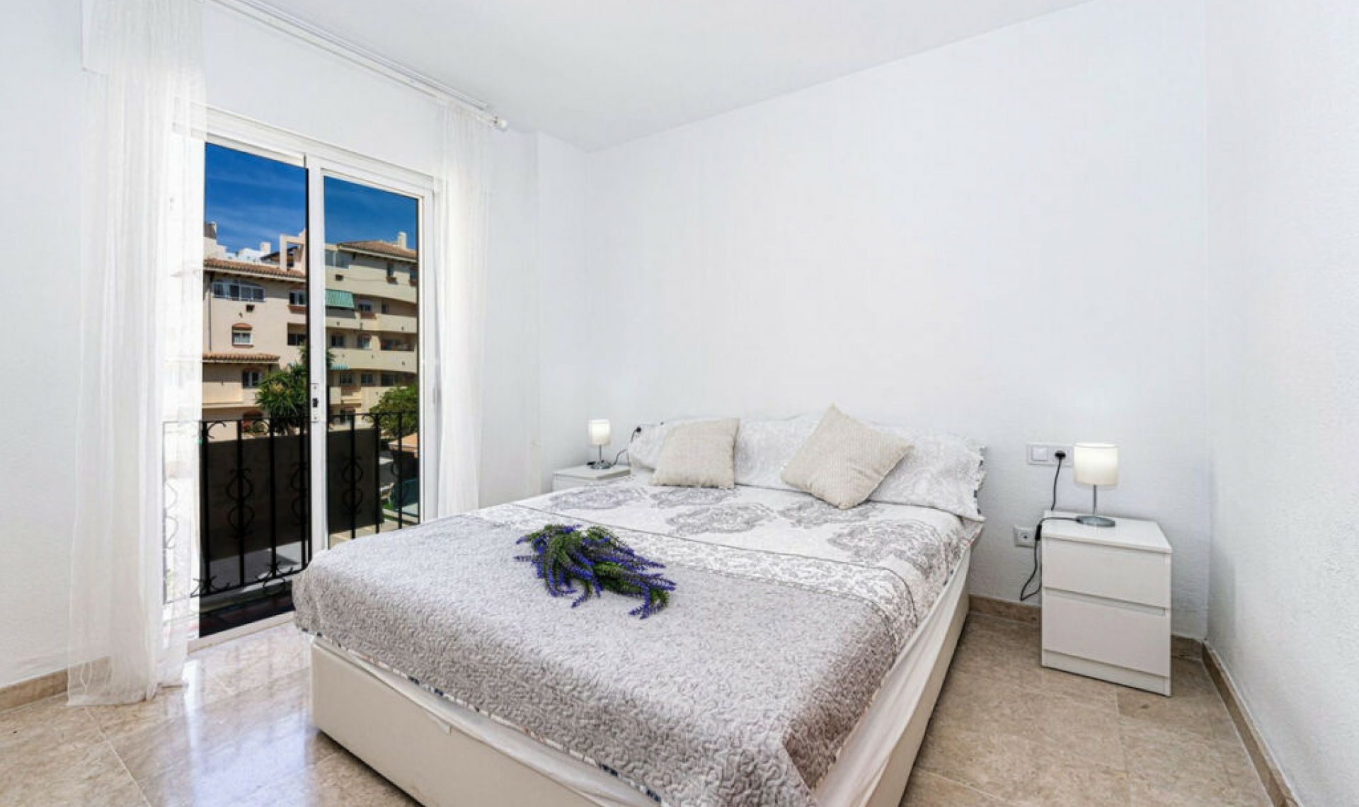 Resale - Apartment -
Estepona