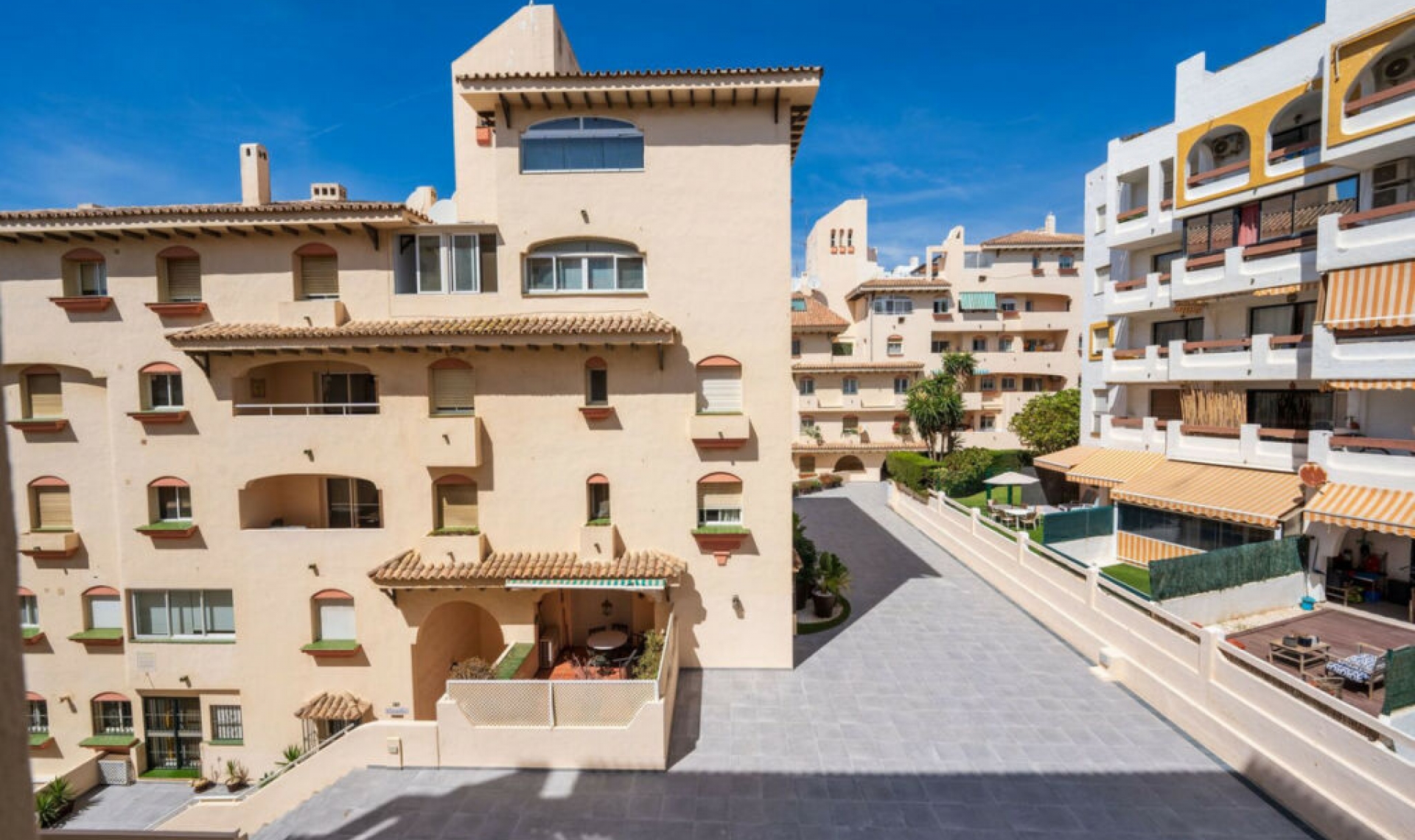 Resale - Apartment -
Estepona