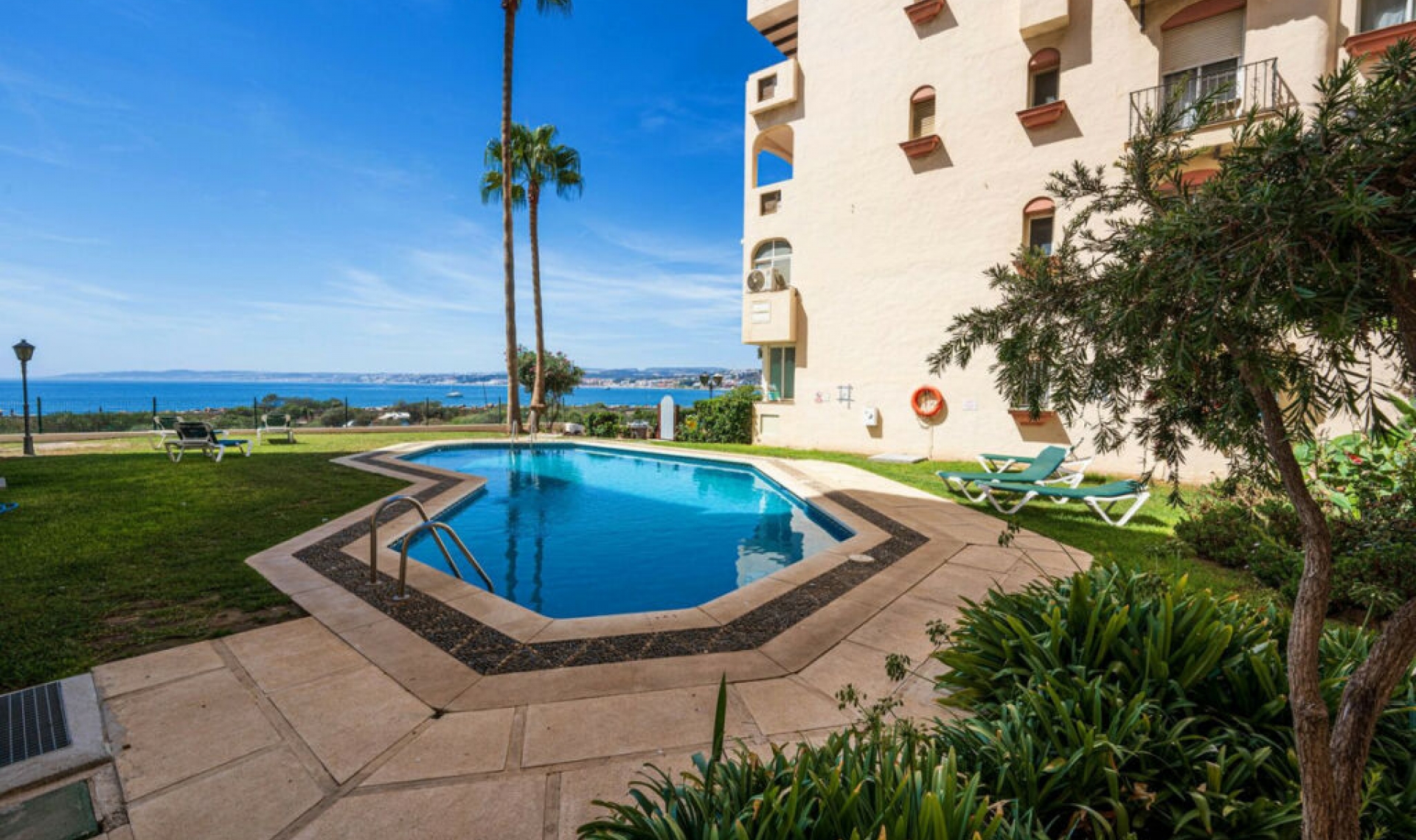 Resale - Apartment -
Estepona