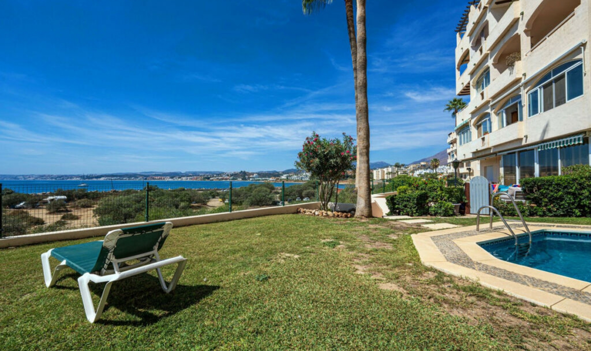 Resale - Apartment -
Estepona