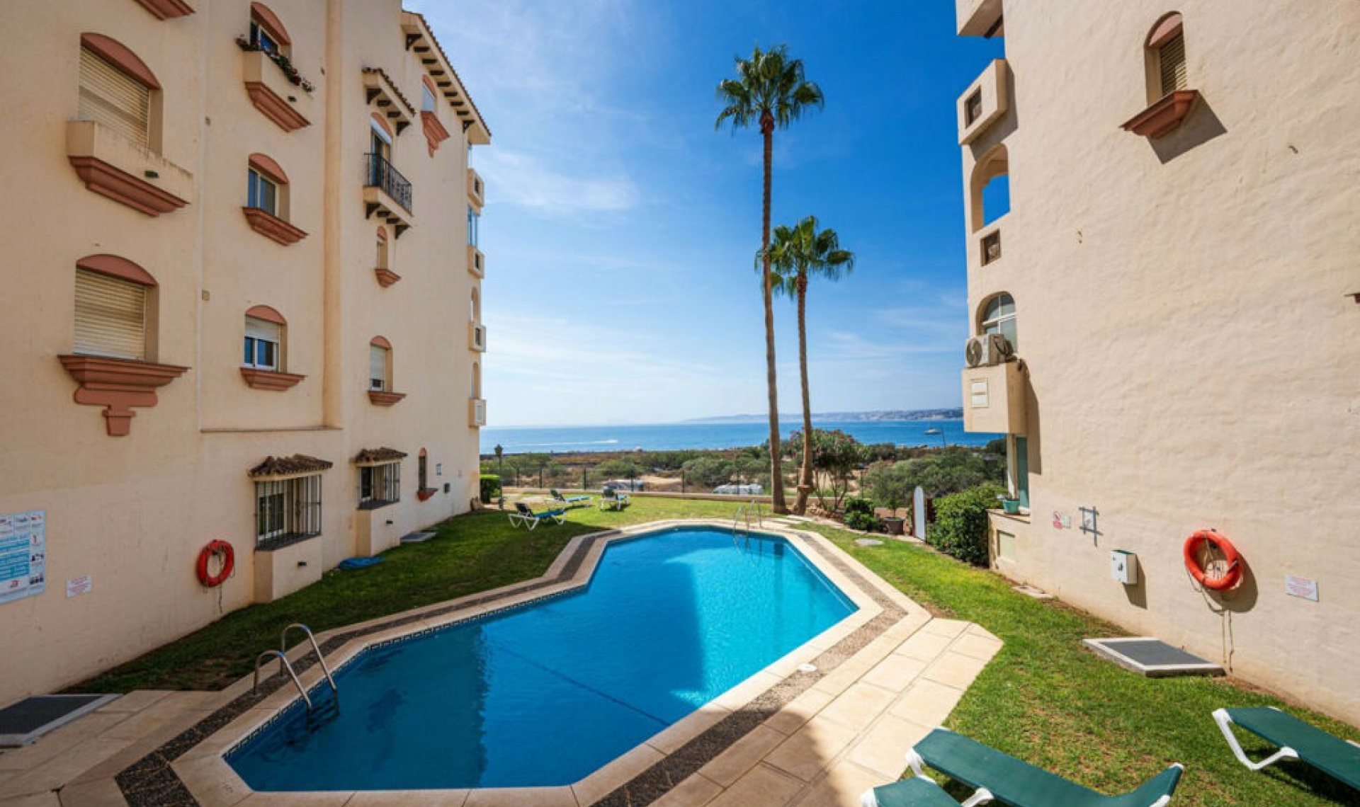 Resale - Apartment -
Estepona