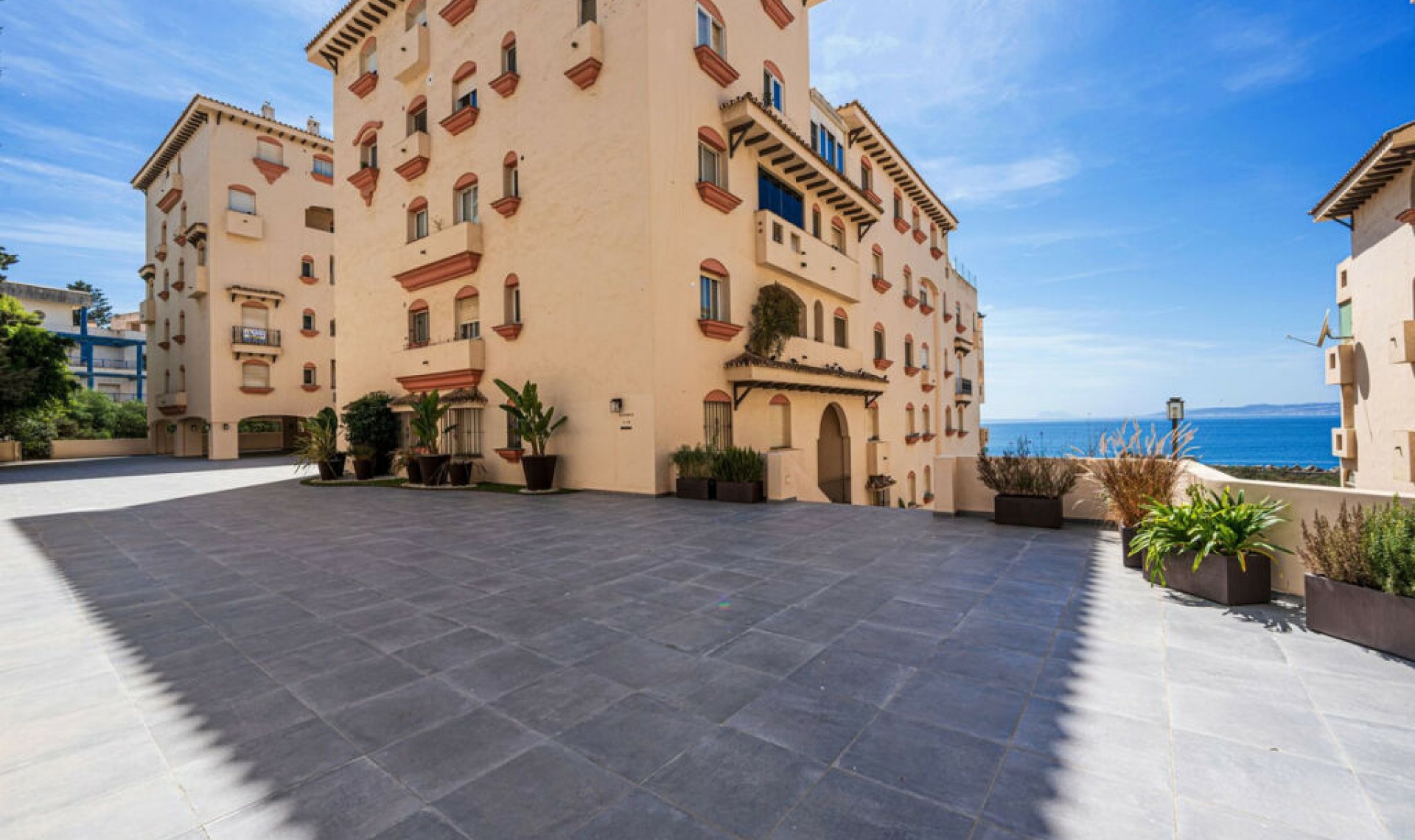 Resale - Apartment -
Estepona