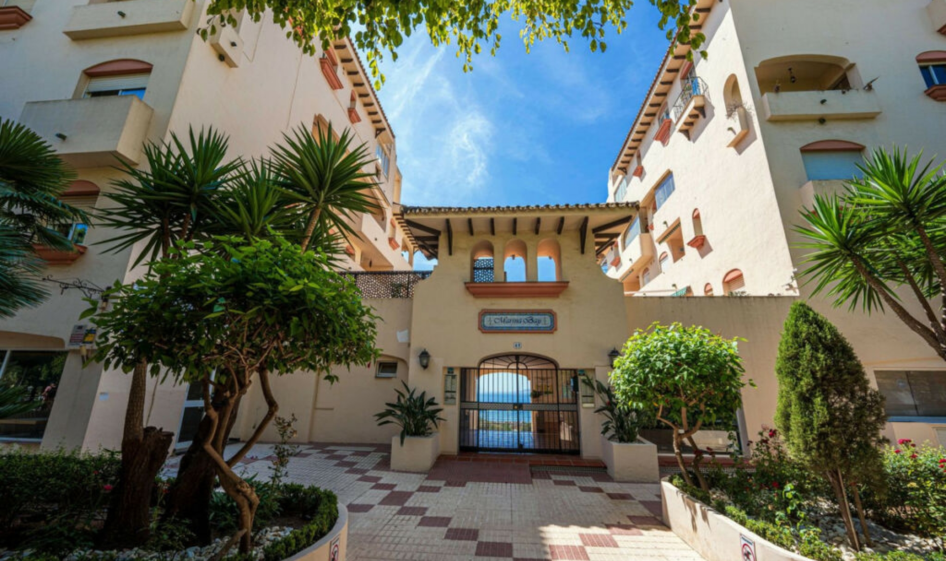 Resale - Apartment -
Estepona