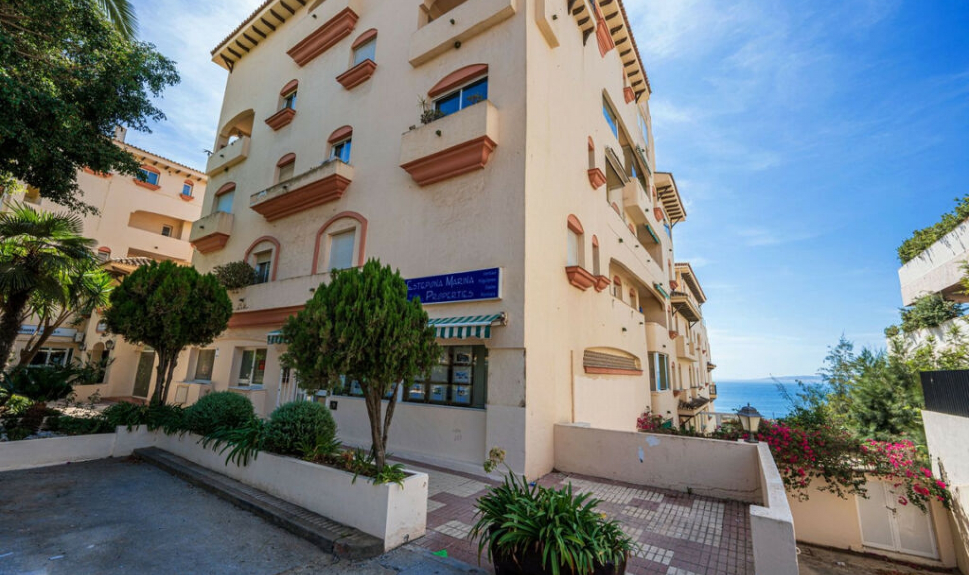 Resale - Apartment -
Estepona