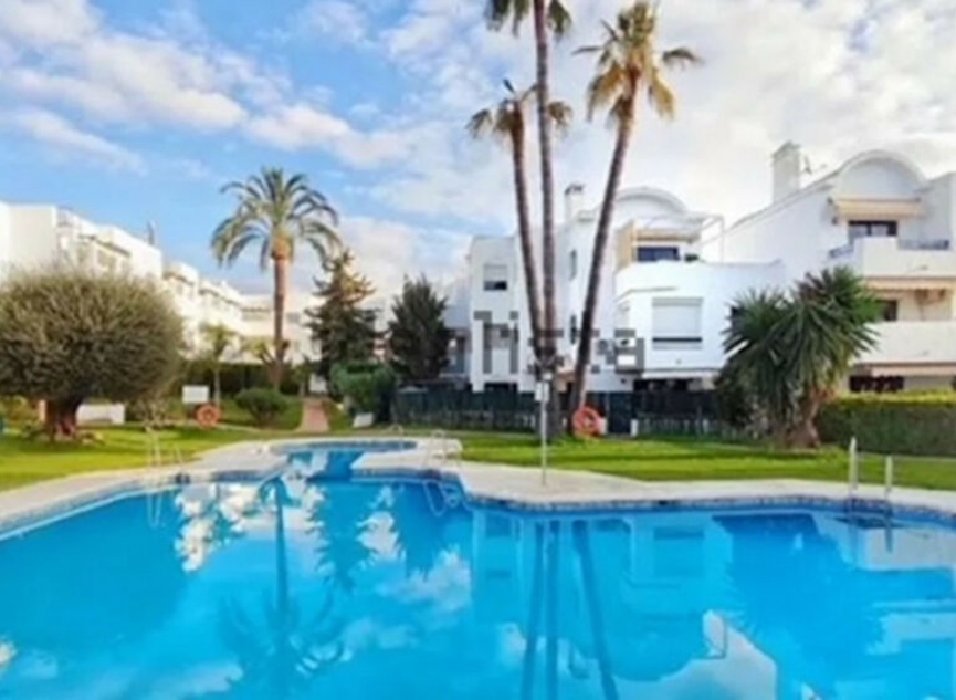 Resale - Apartment -
Estepona