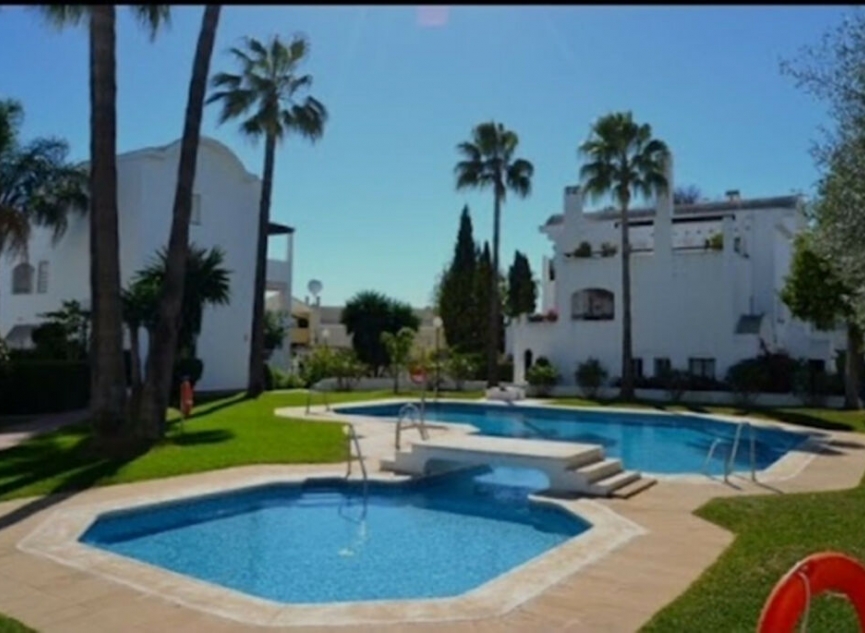Resale - Apartment -
Estepona