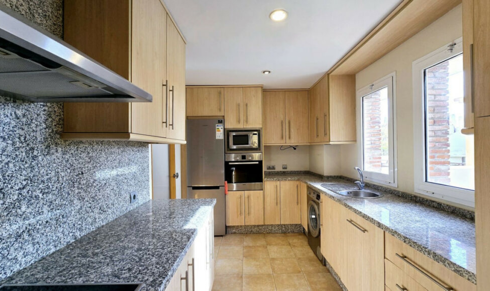 Resale - Apartment -
Estepona