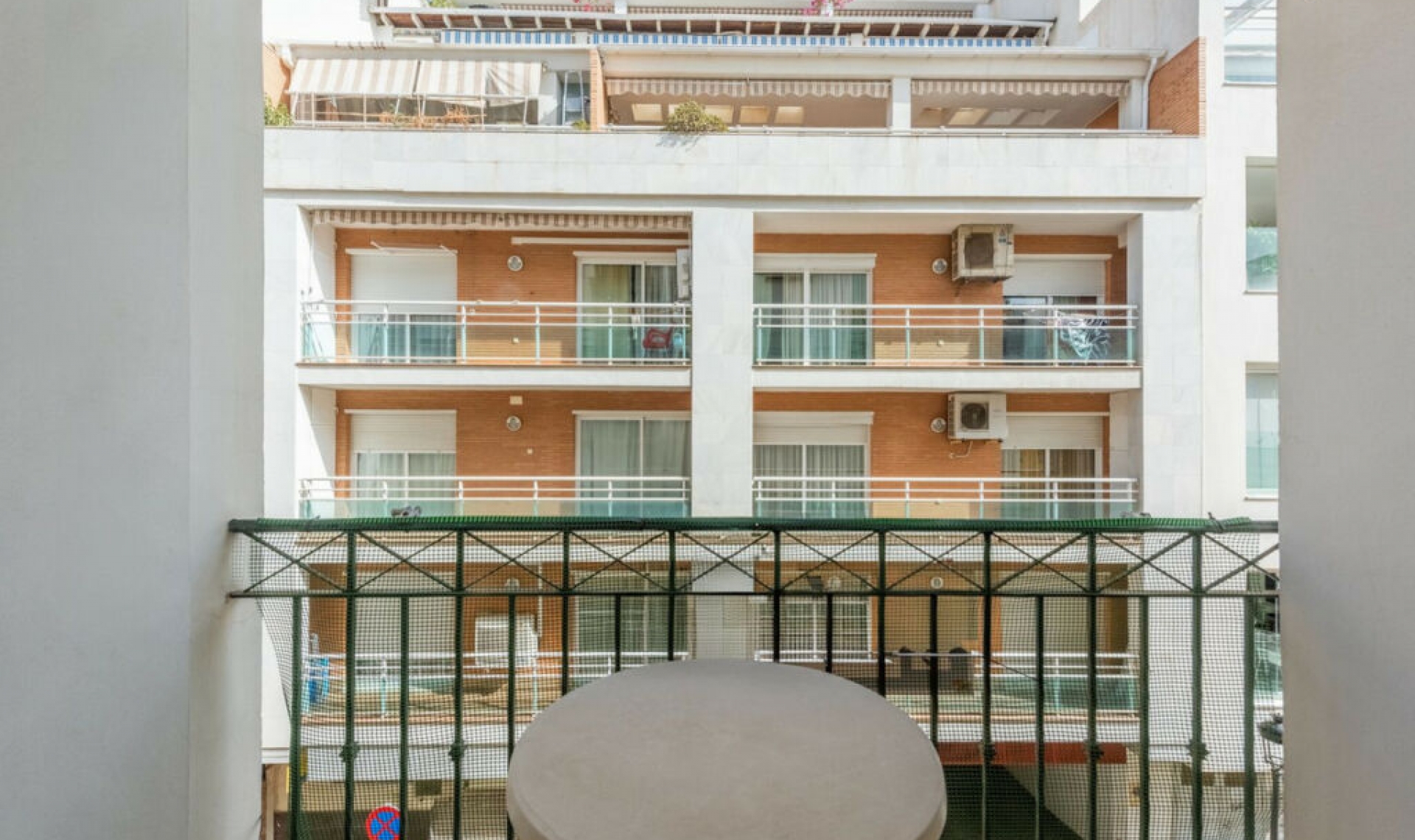Resale - Apartment -
Estepona