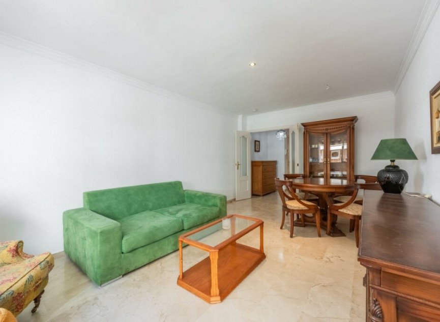 Resale - Apartment -
Estepona