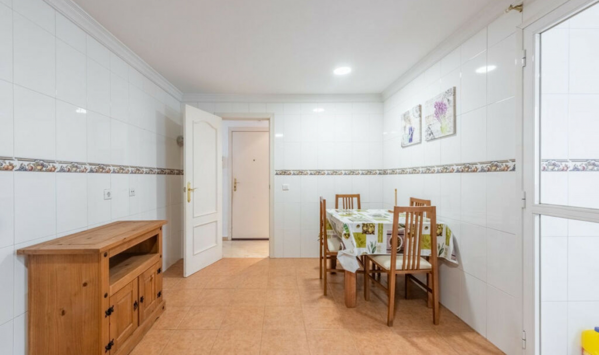 Resale - Apartment -
Estepona