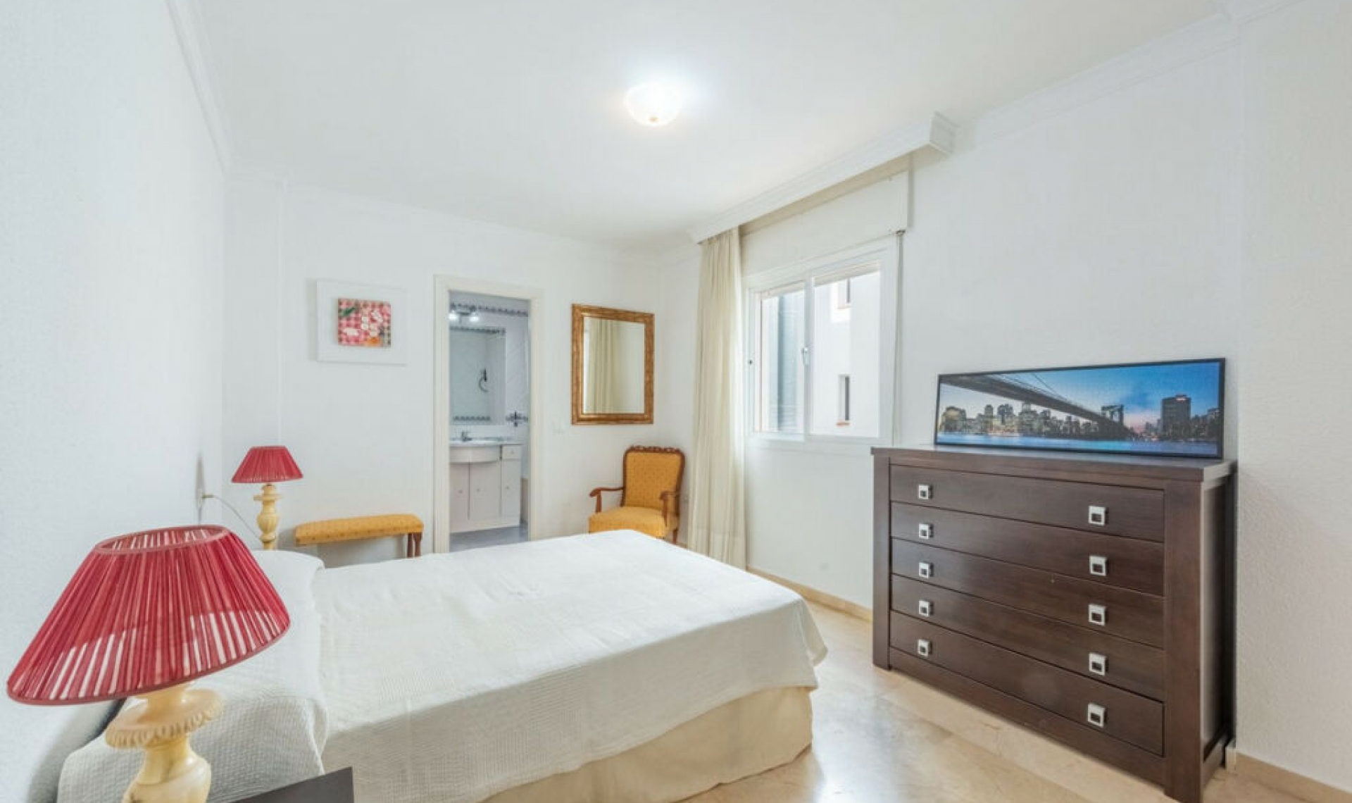 Resale - Apartment -
Estepona