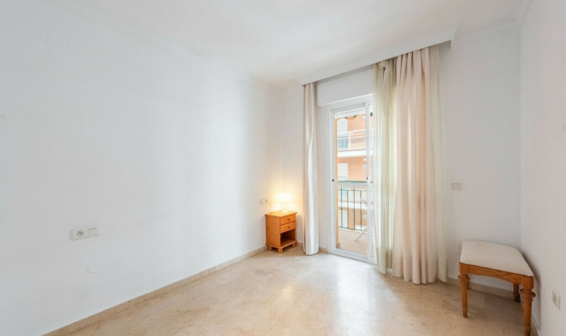 Resale - Apartment -
Estepona