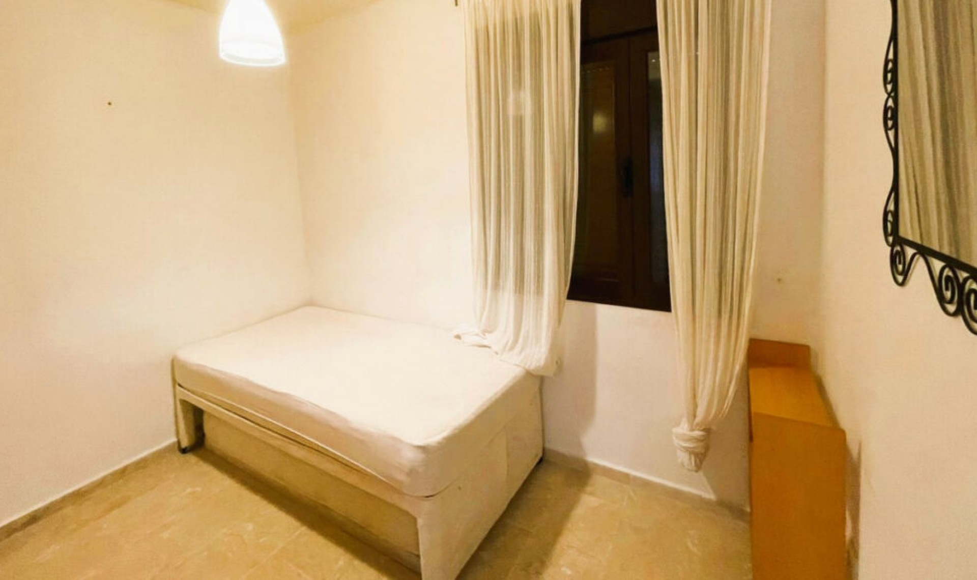 Resale - Apartment -
Estepona