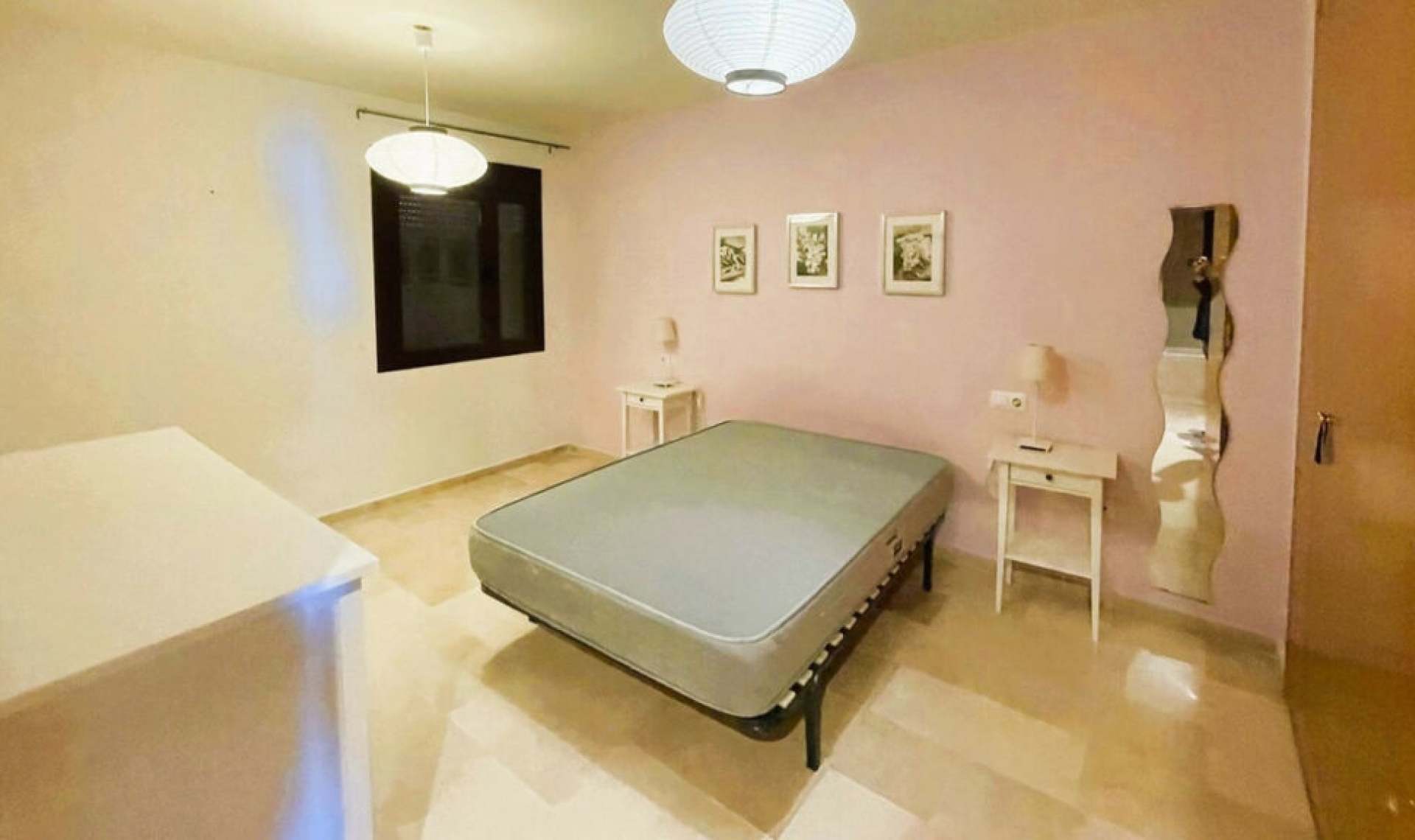 Resale - Apartment -
Estepona