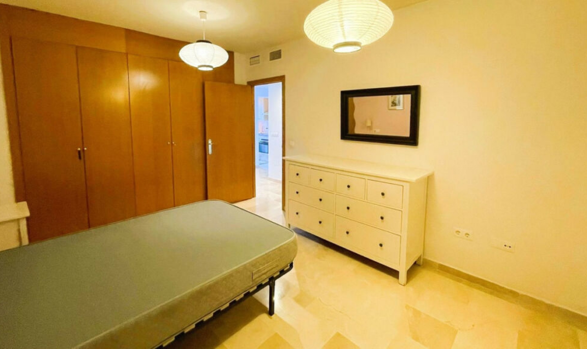 Resale - Apartment -
Estepona