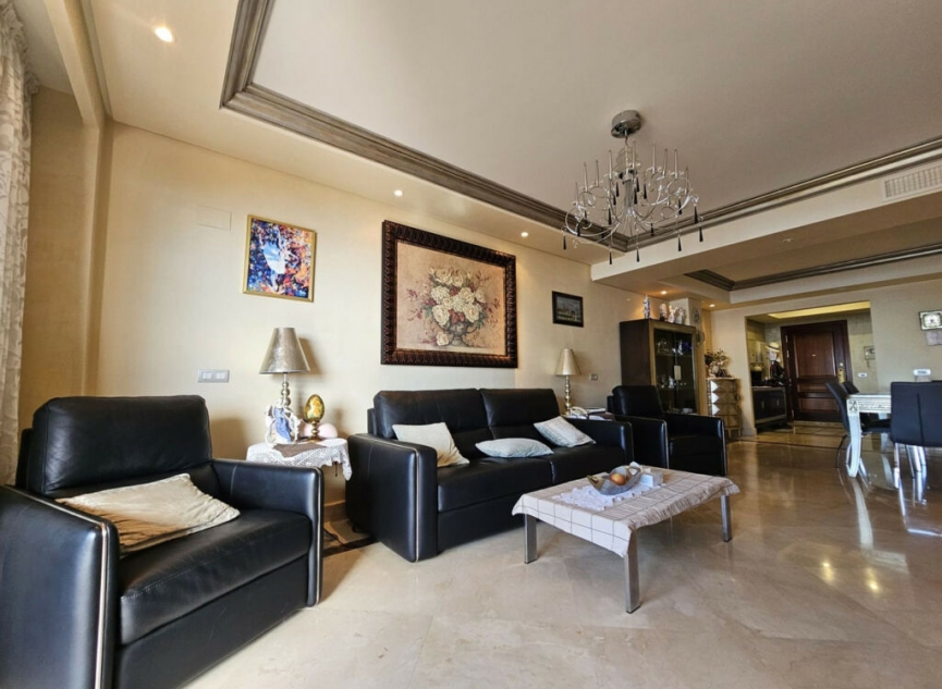 Resale - Apartment -
Estepona