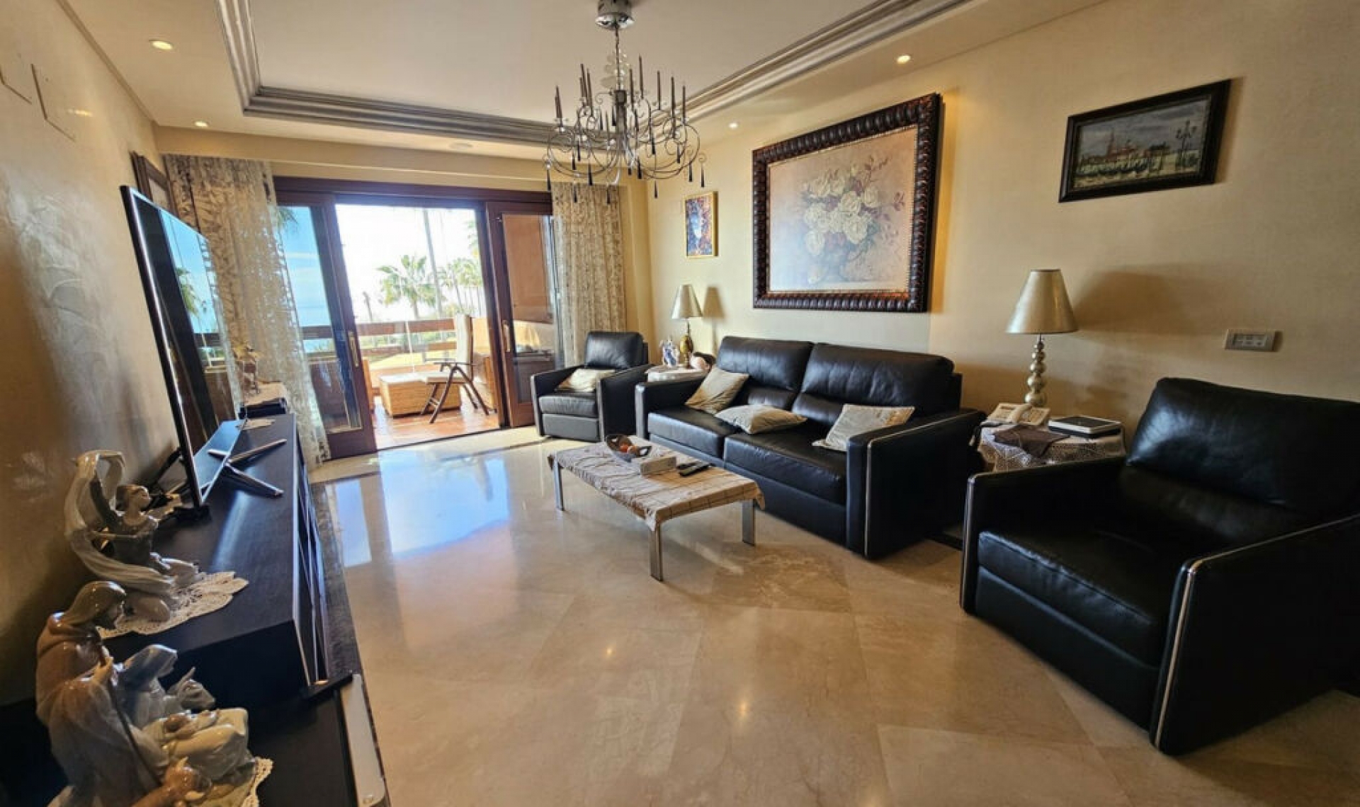 Resale - Apartment -
Estepona