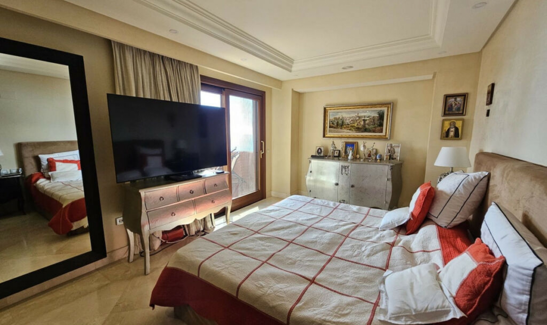 Resale - Apartment -
Estepona