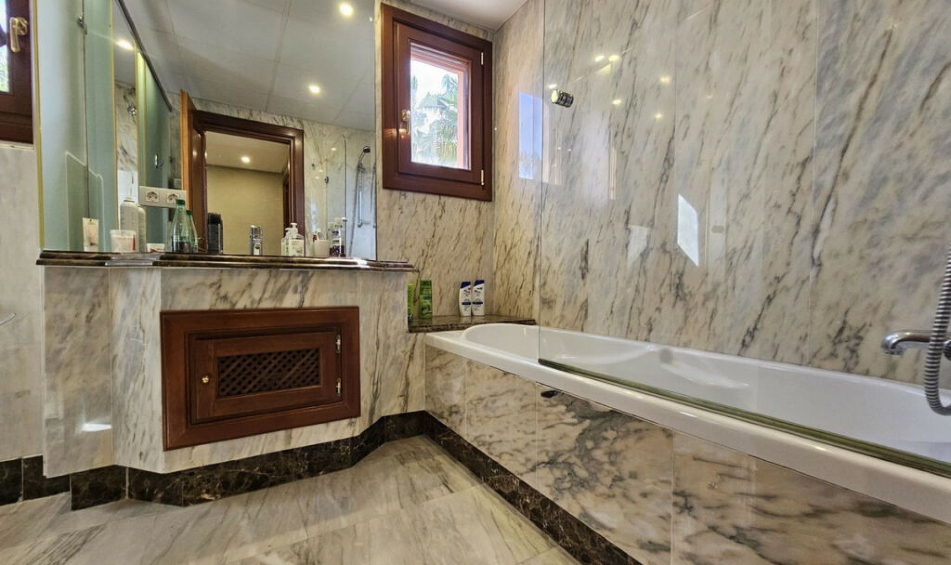 Resale - Apartment -
Estepona