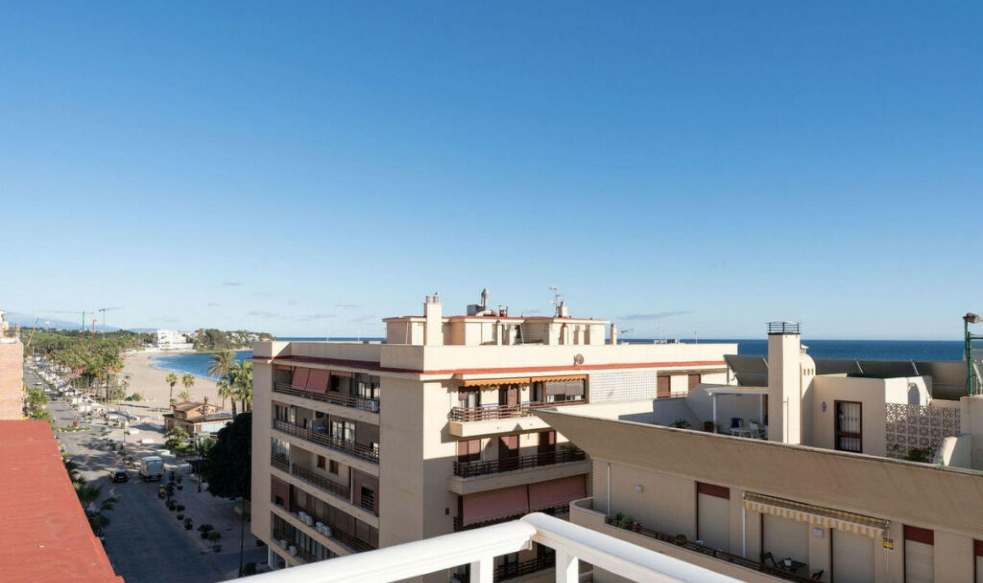 Resale - Apartment -
Estepona