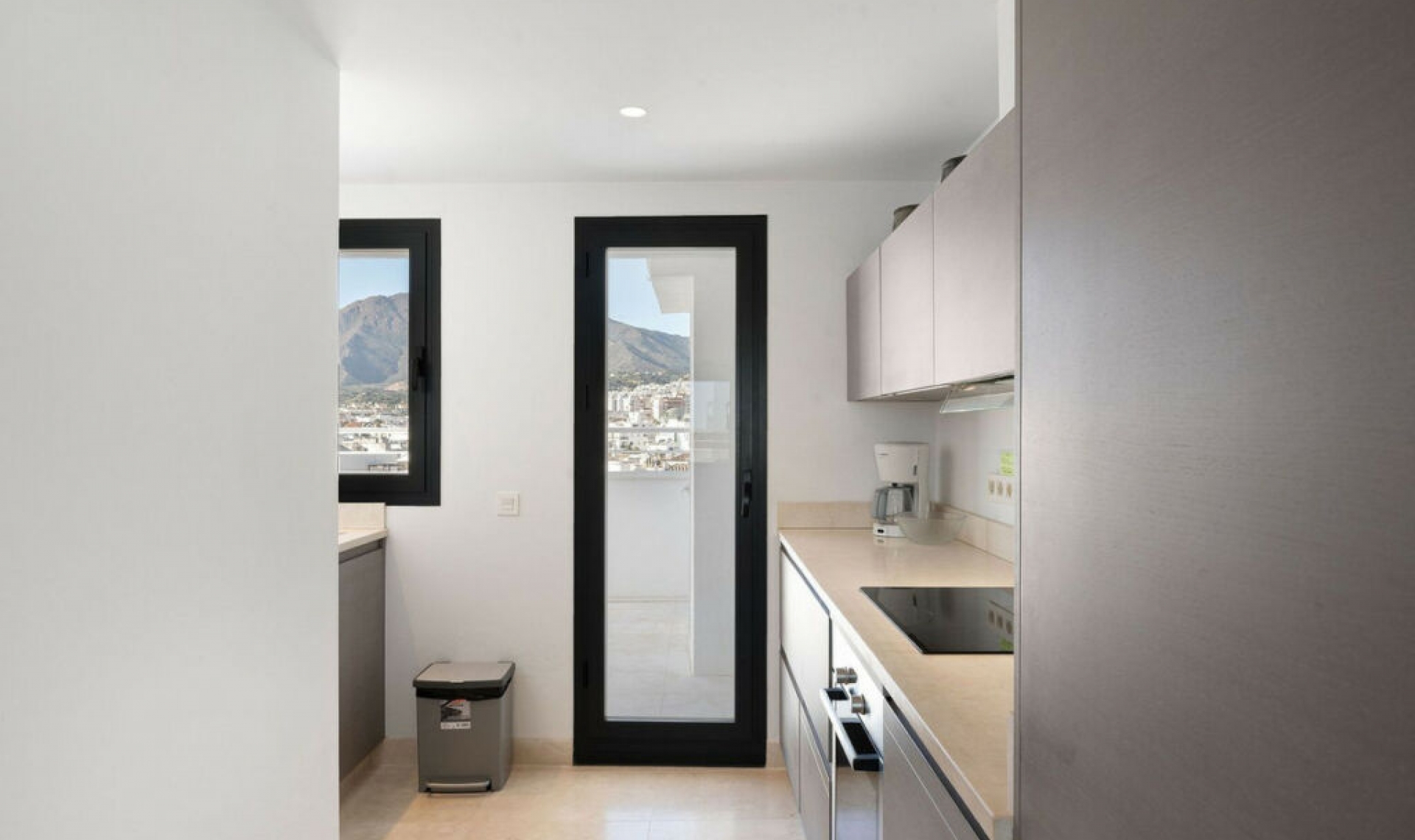 Resale - Apartment -
Estepona