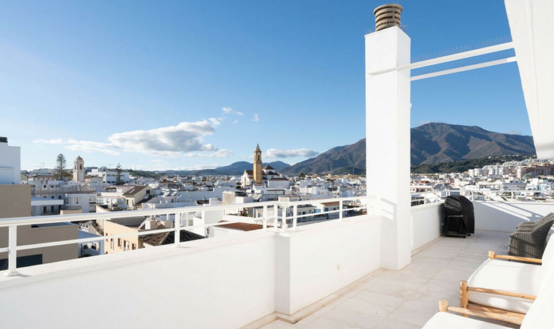 Resale - Apartment -
Estepona